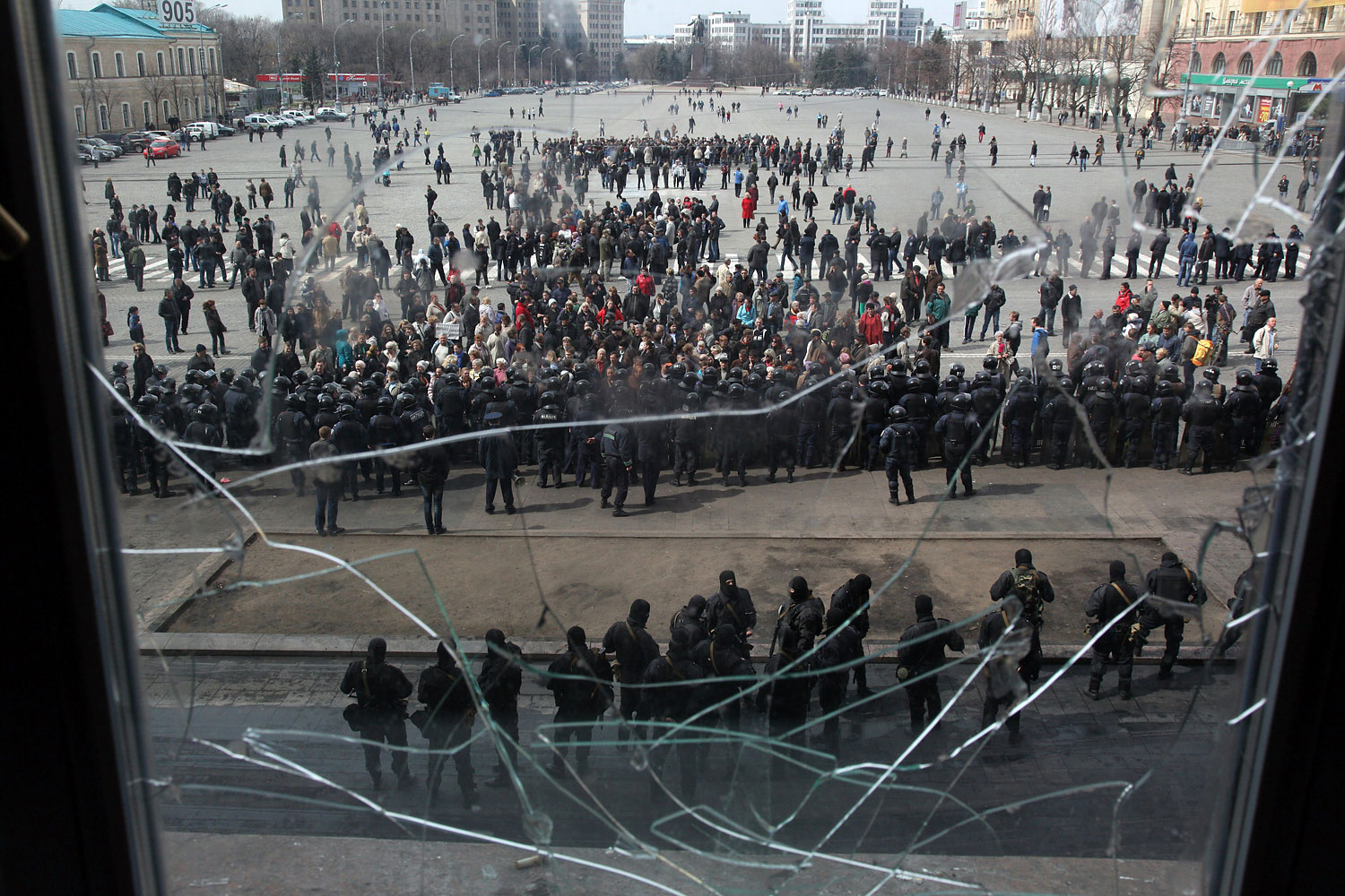Pro-Russian protesters gather in front of Ukrainian police officers in font of the Kharkiv regional state administration building on April 8, 2014.