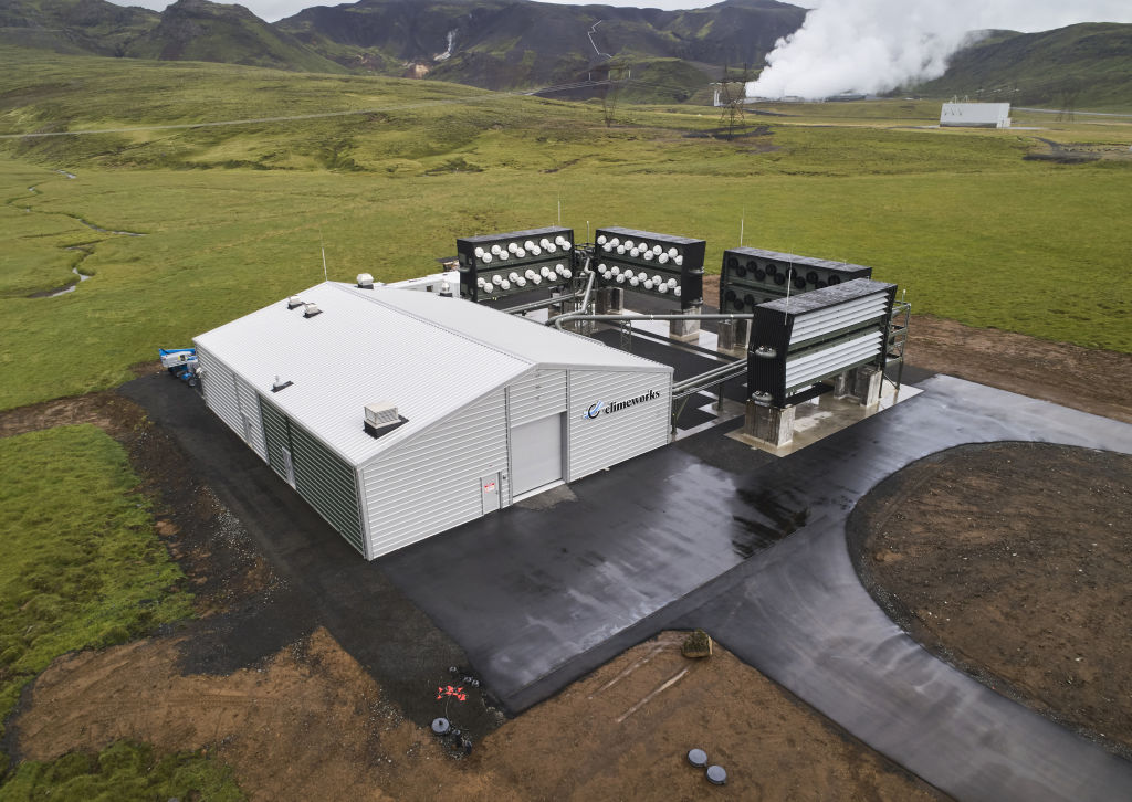 World's Largest Carbon-Sucking Plant Starts Making Tiny Dent in Emissions