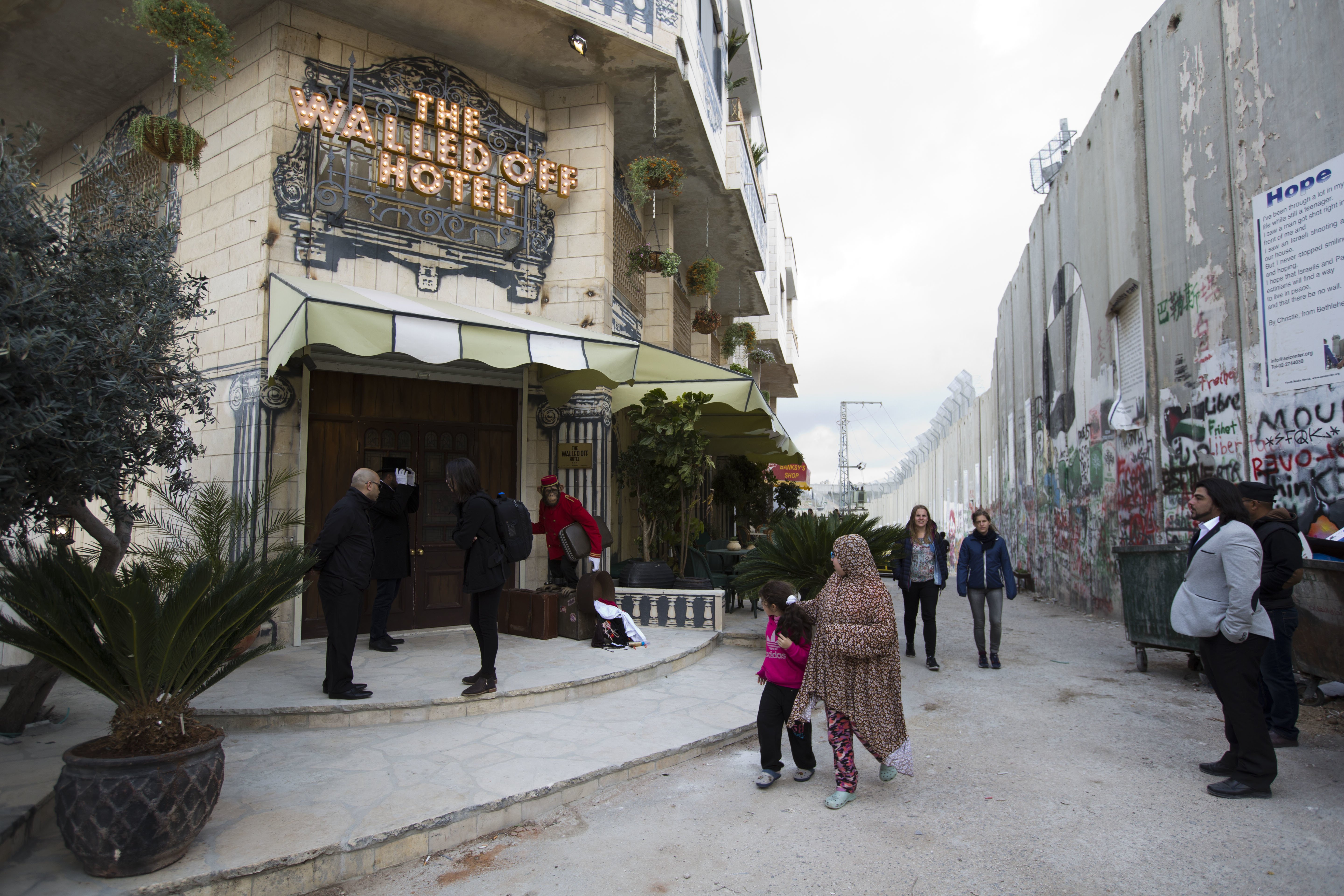 その他 banksy Banksy The Walled Off Hotel New Banksy Dystopian Walled-Off Hotel By Bethlehem Barrier