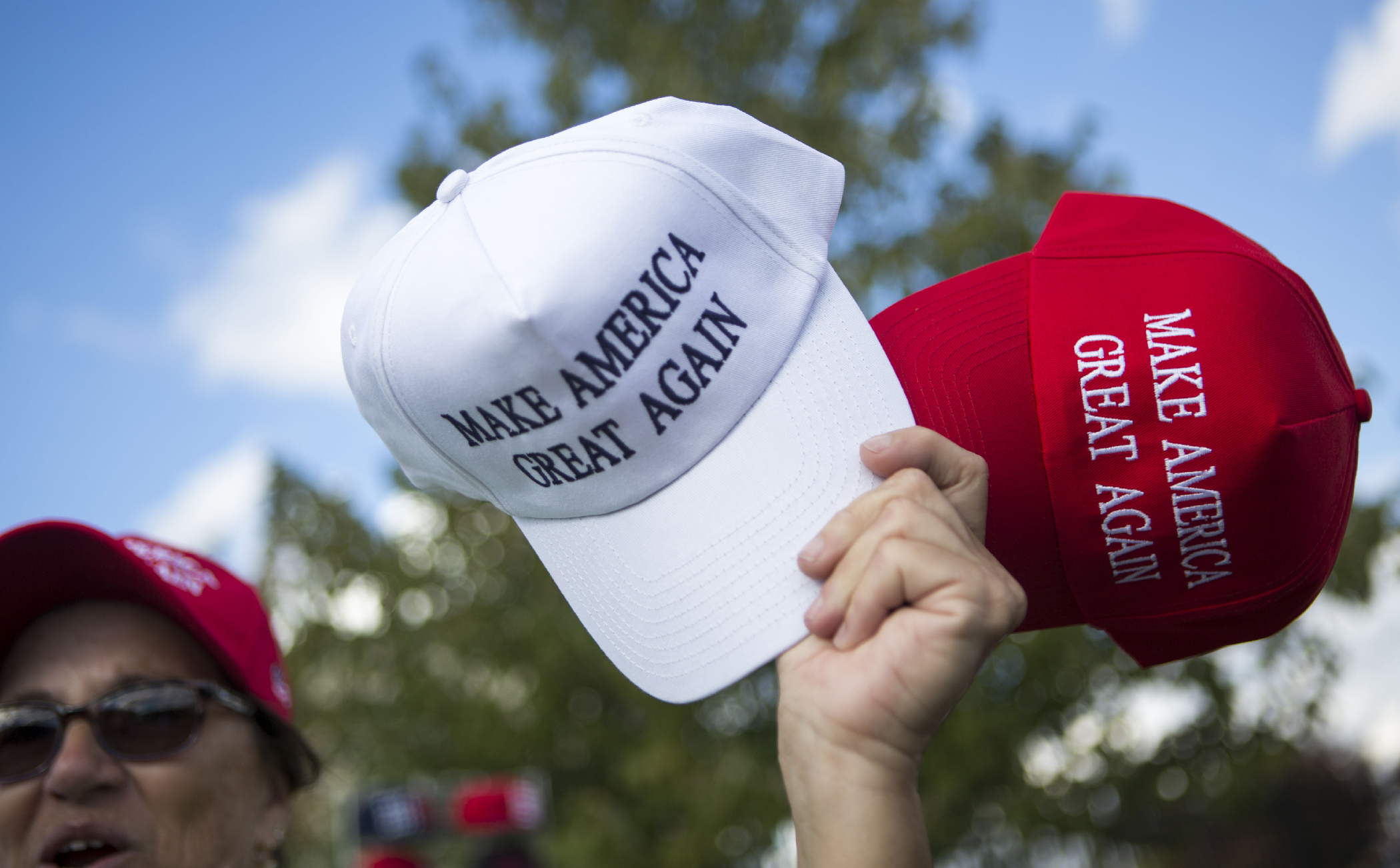 161107_GAL_ElectionWinLose_TrumpHats