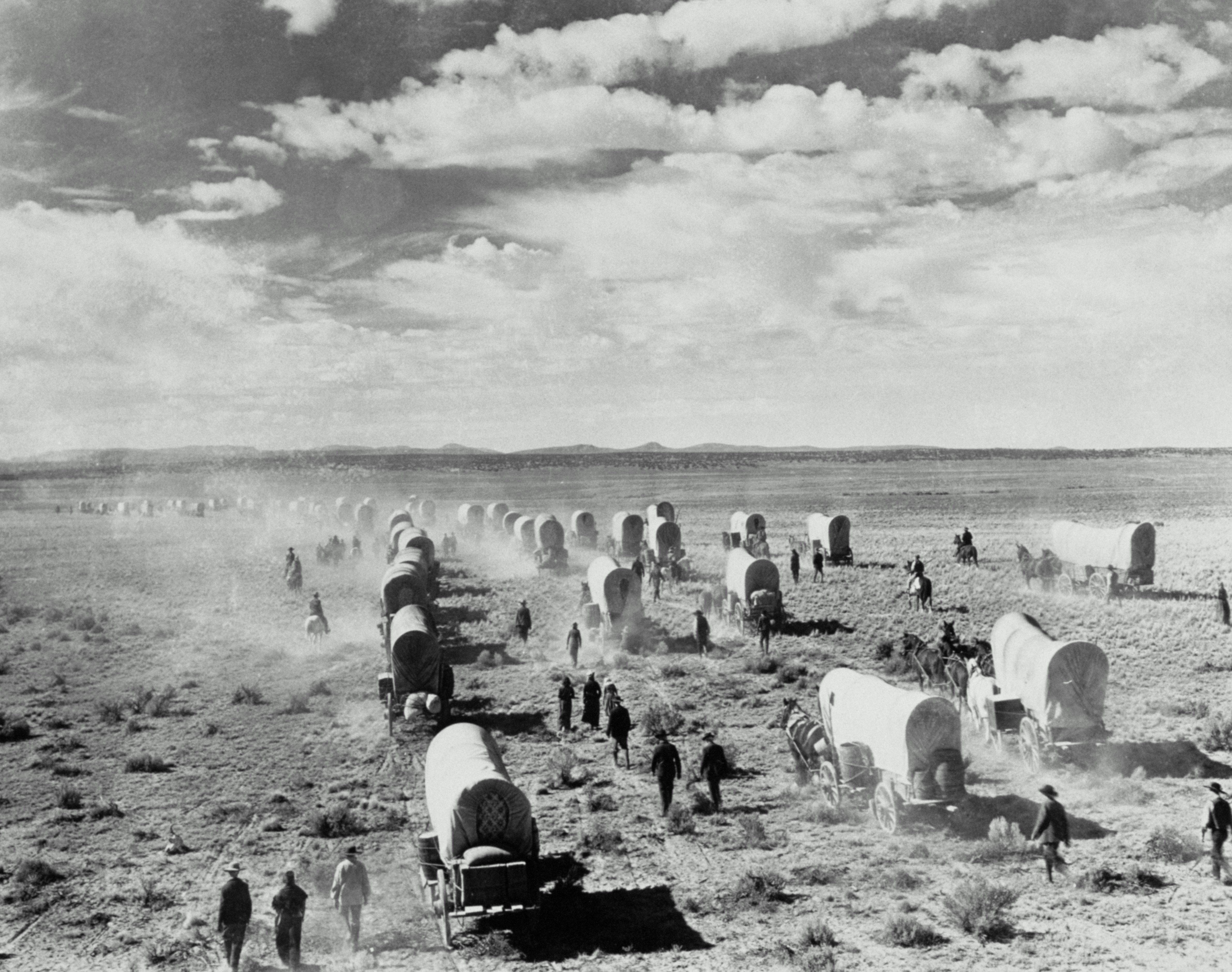covered-wagons-traveling