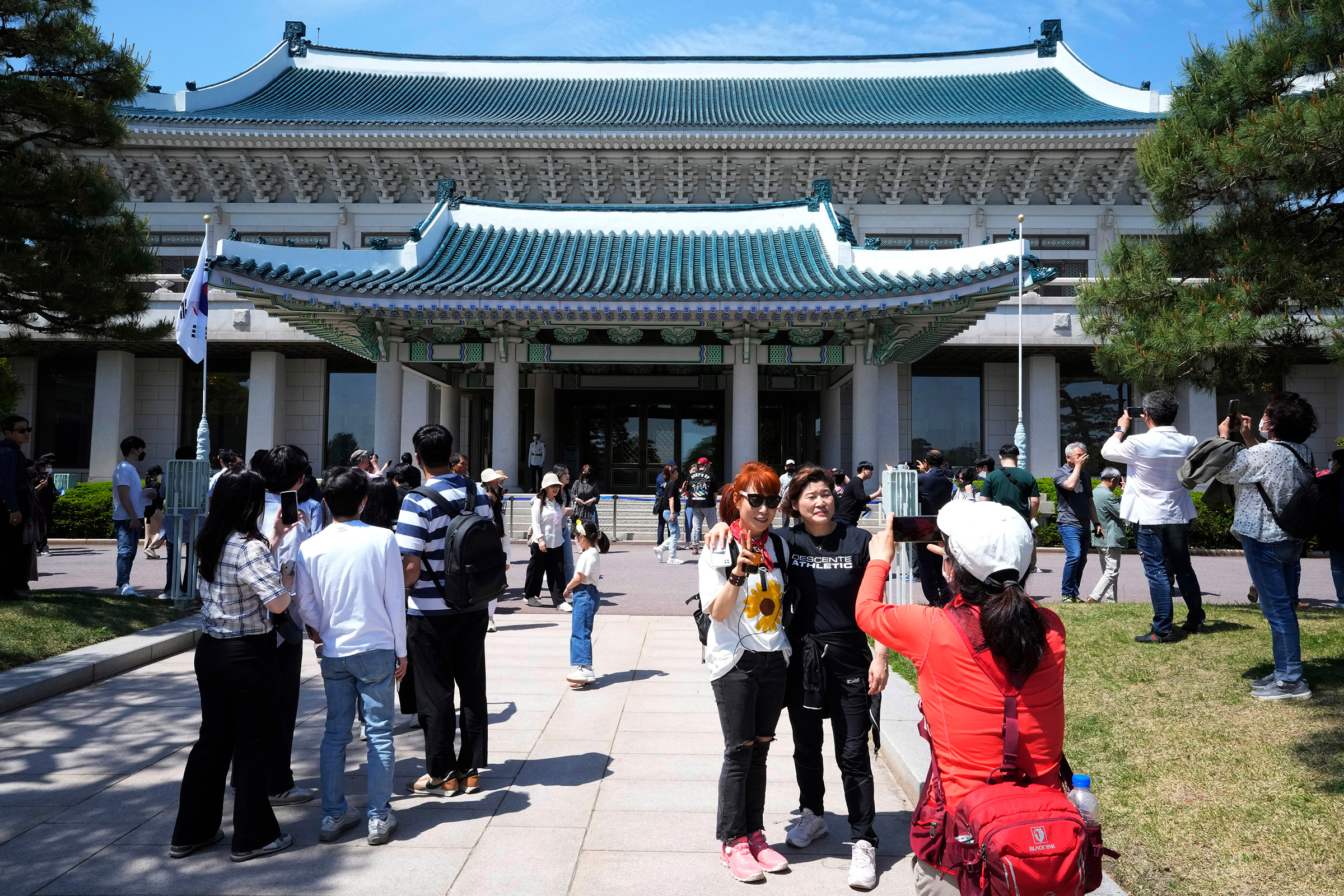 People visit the Blue House, the former presidential palace, in Seoul, May 10, 2022. For most South Koreans, the former presidential palace in Seoul was shrouded in mystery. That’s now changed recently as thousands have been allowed a look inside for the first time in 74 years.
