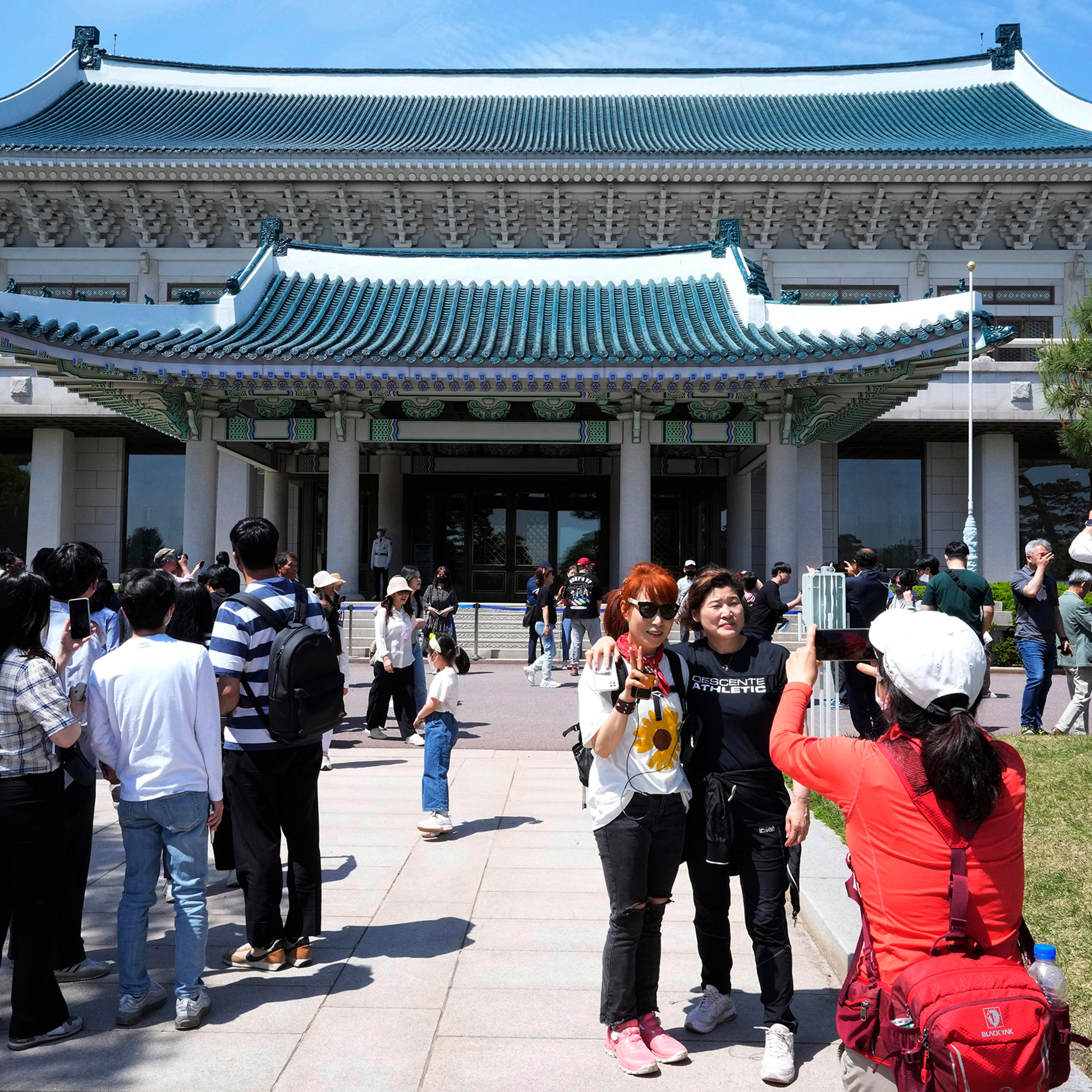 People visit the Blue House, the former presidential palace, in Seoul, May 10, 2022. For most South Koreans, the former presidential palace in Seoul was shrouded in mystery. That’s now changed recently as thousands have been allowed a look inside for the first time in 74 years.