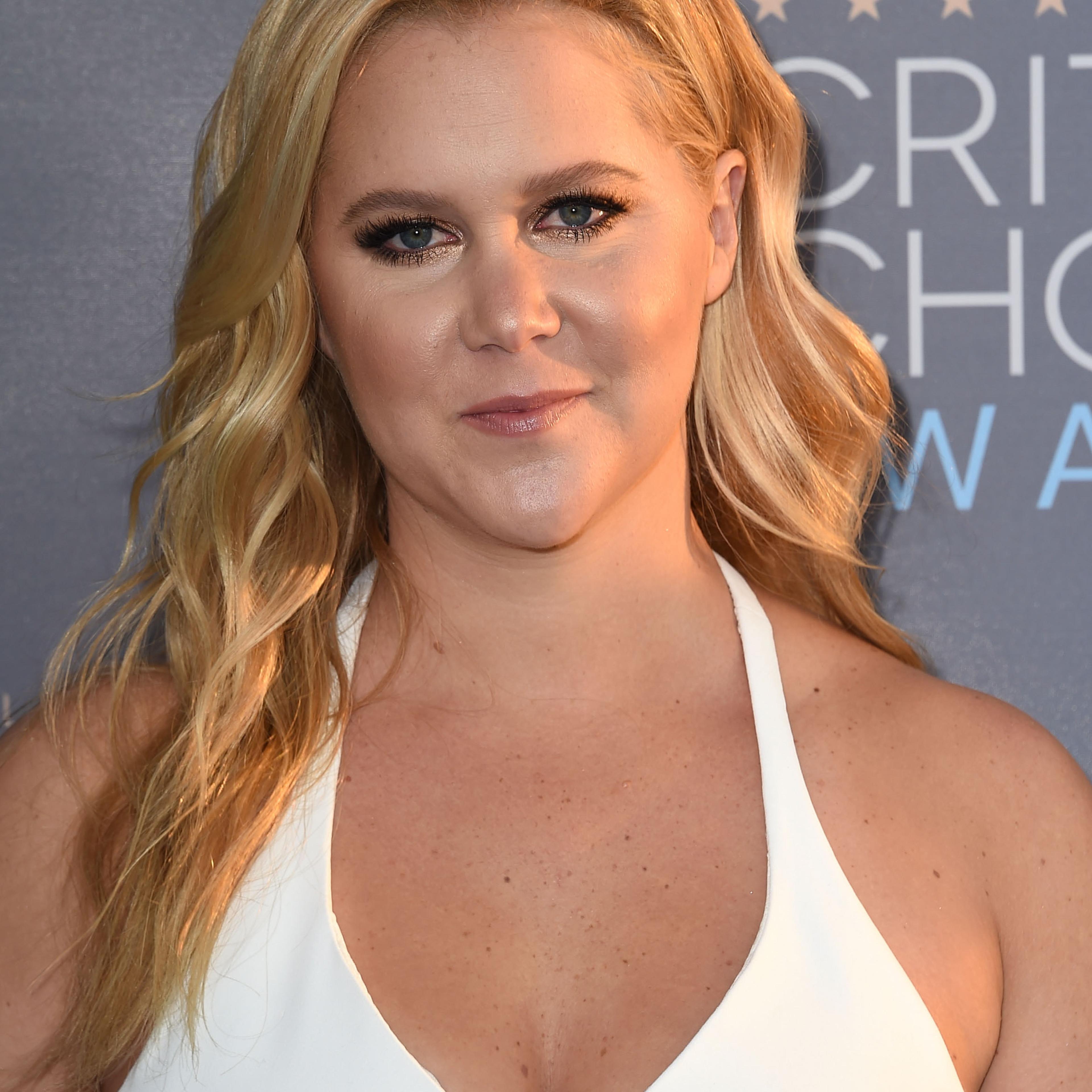 Amy Schumer arrives at the The 21st Annual Critics' Choice Awards at Barker Hangar in Santa Monica, Calif., on Jan. 17, 2016.