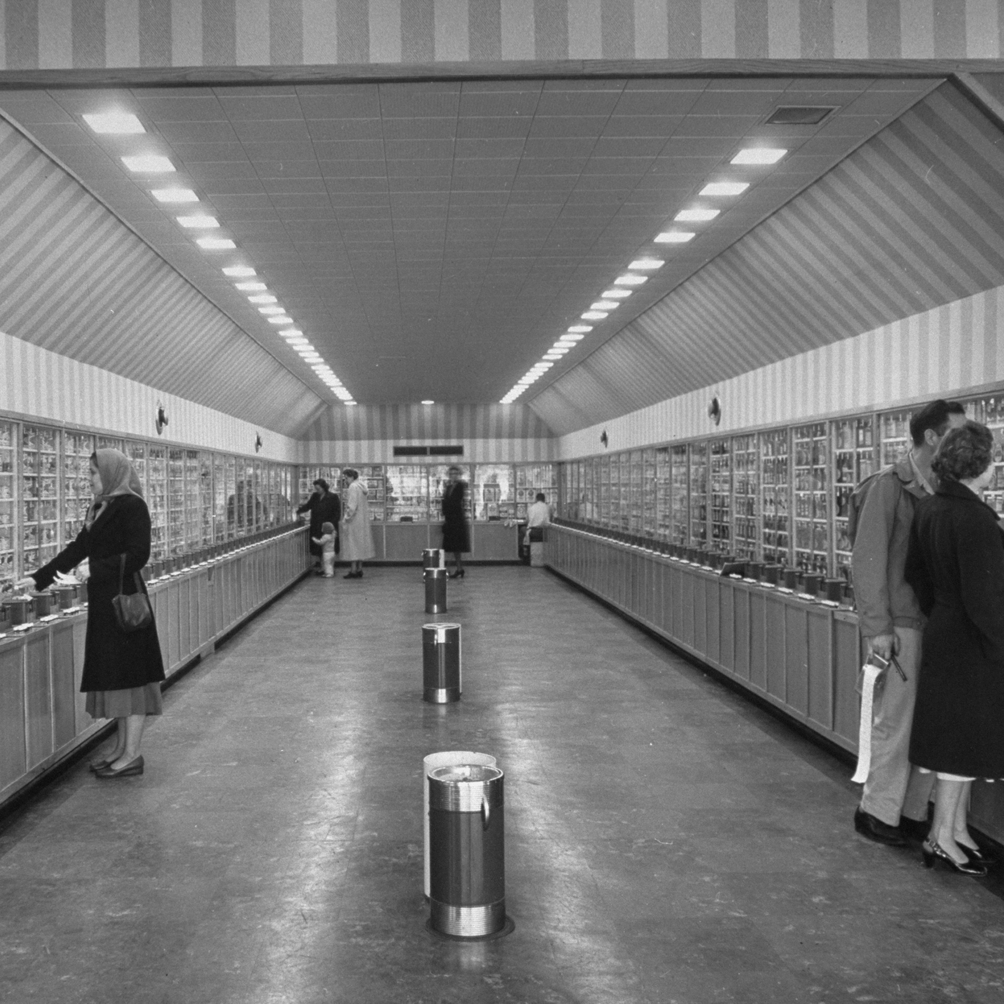 Keedoozle, a fully automated grocery store, Memphis, Tenn., 1948.