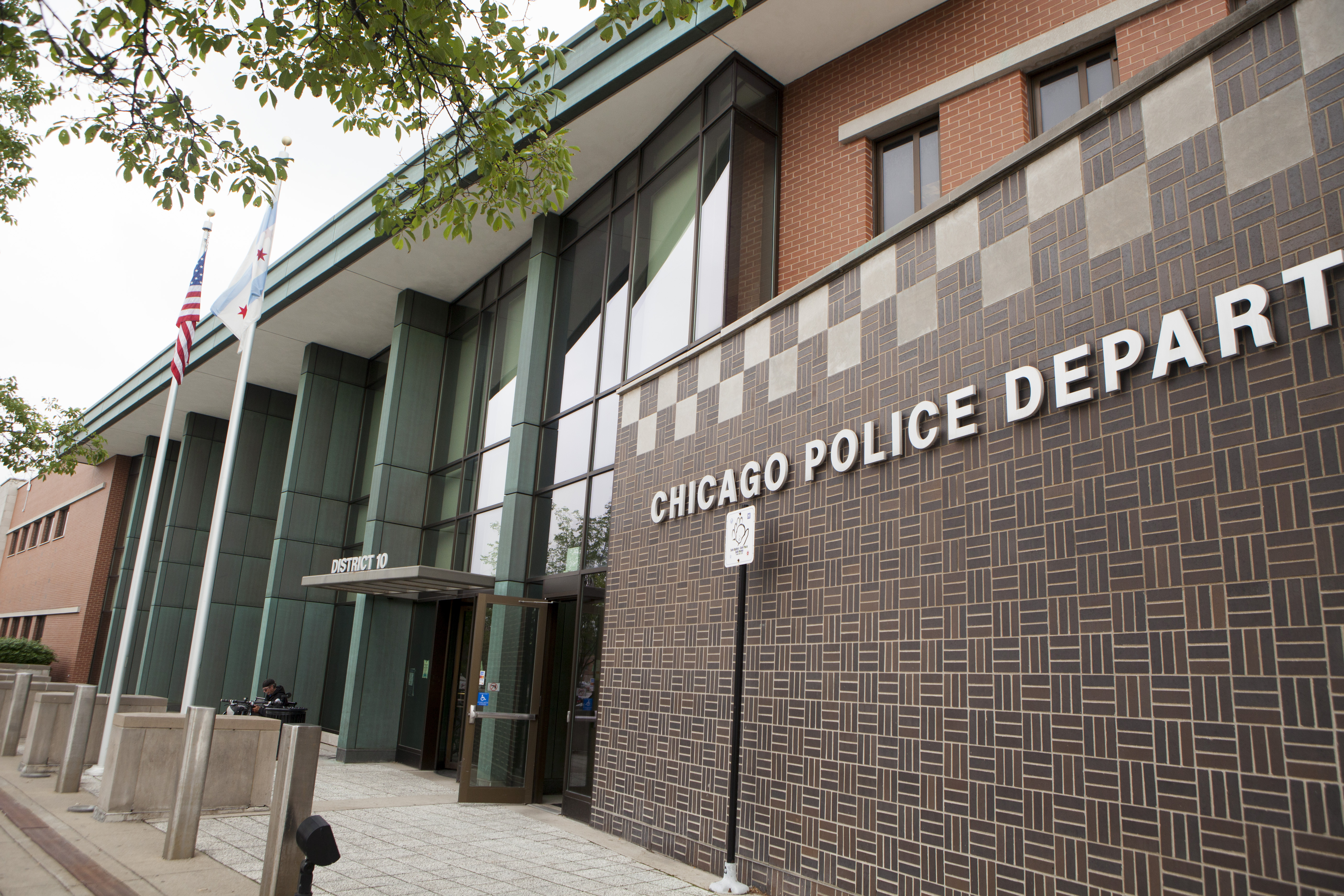 Chicago battles crime in its toughest neighborhoods