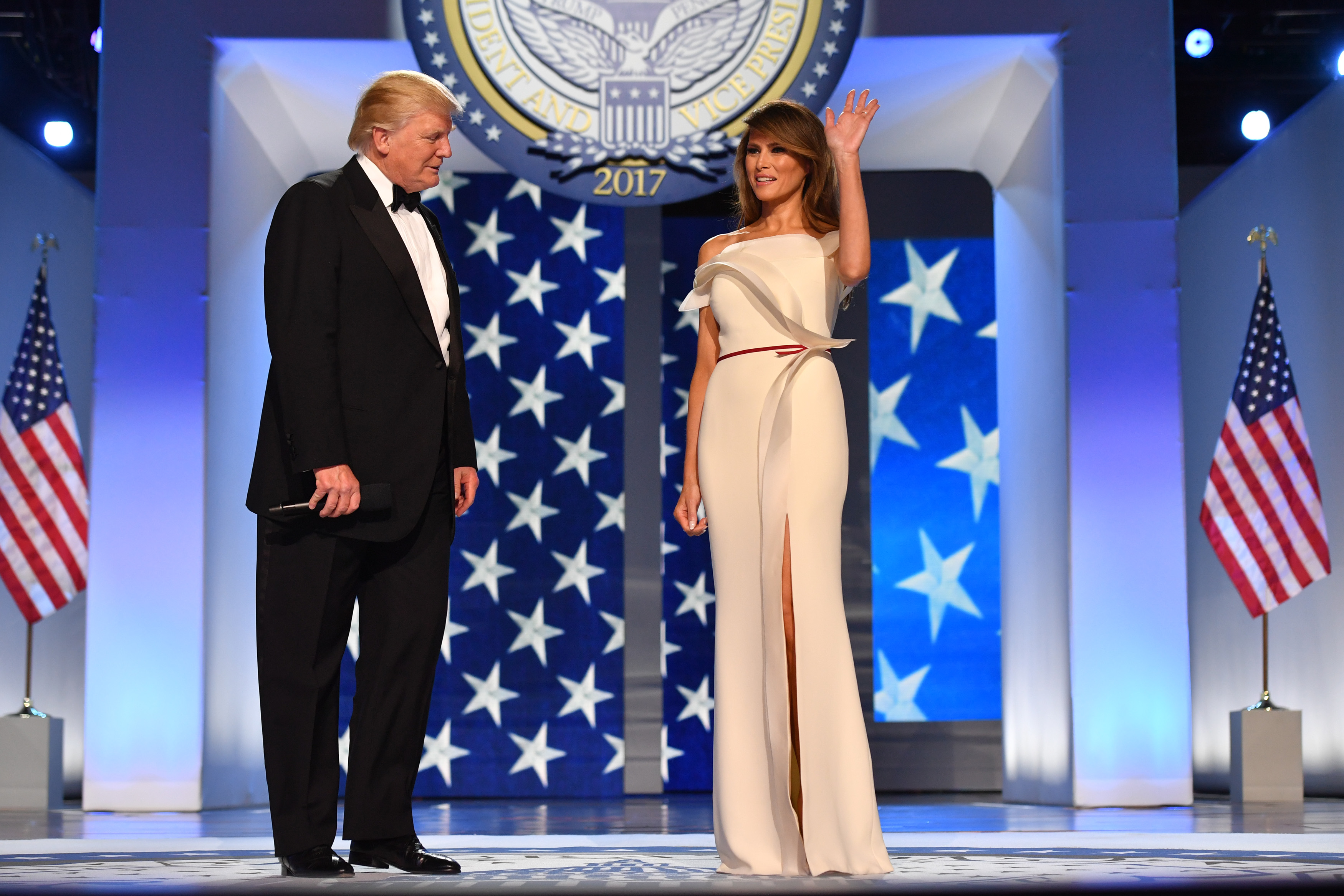 who is designing melania trump's inauguration dress Melania Trump donates her white and black-trimmed inaugural ball gown to  the Smithsonian