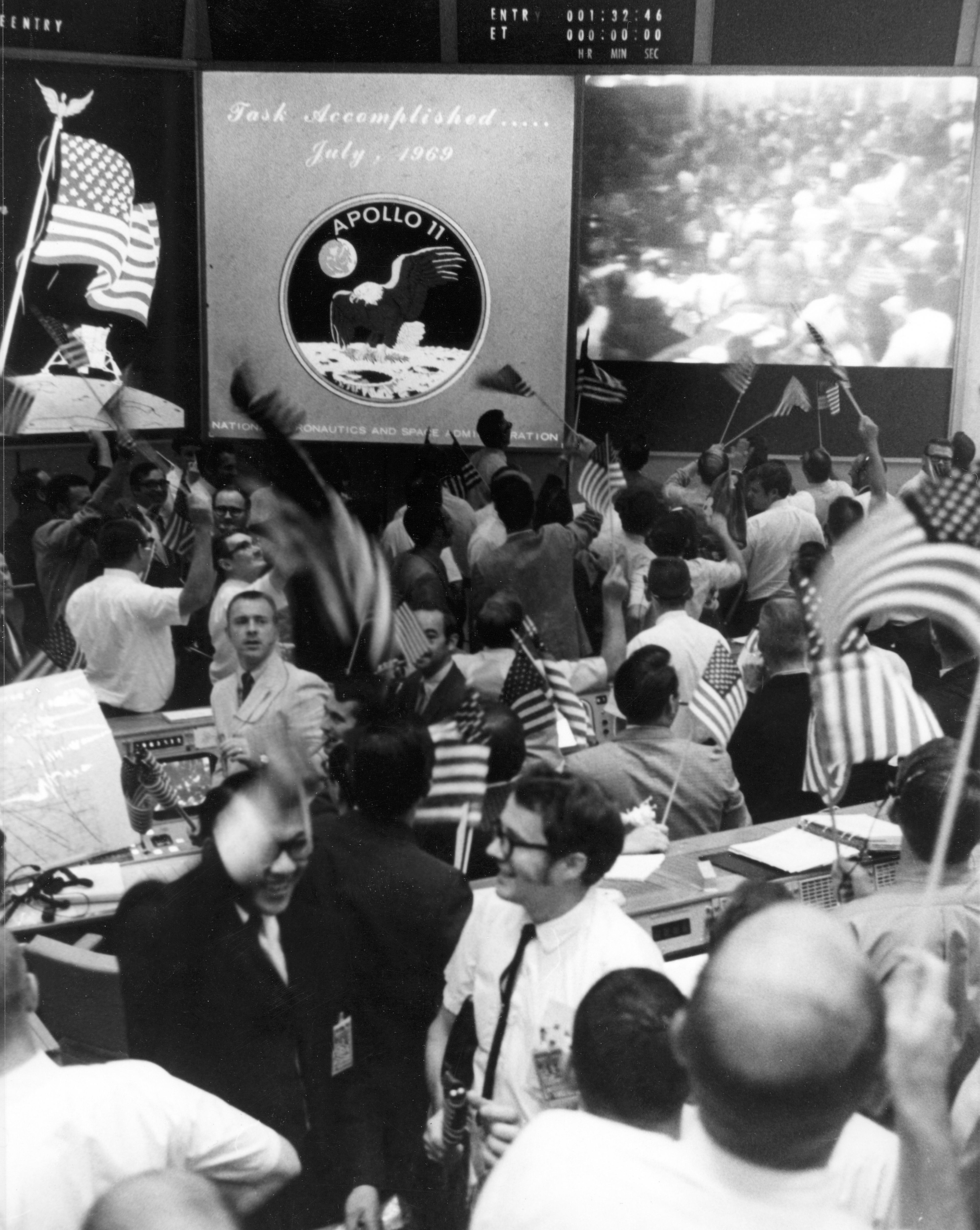 Apollomce Inside Mission Control During the Apollo 11 Moon Landing