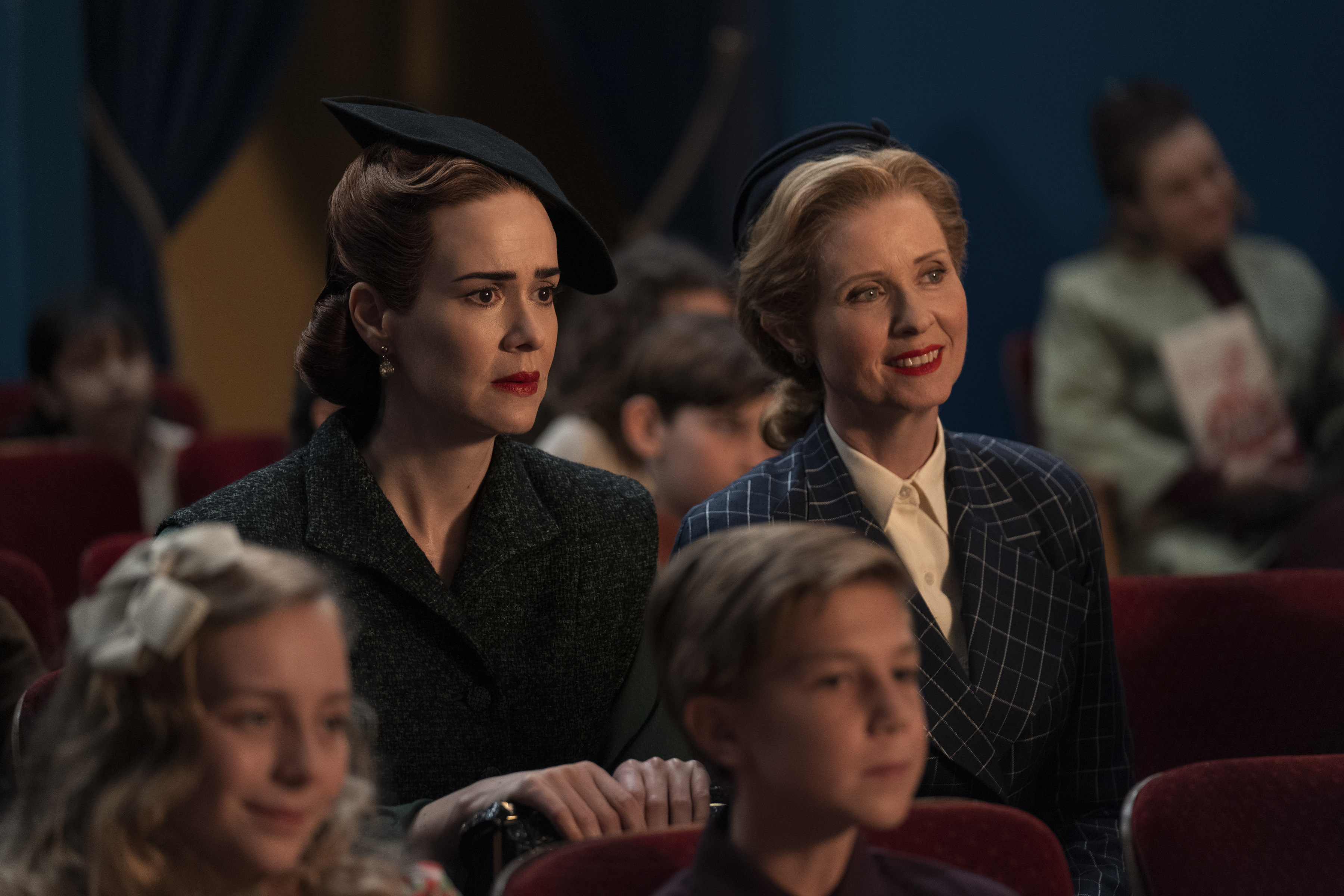 RATCHED (L to R) SARAH PAULSON as MILDRED RATCHED and CYNTHIA NIXON as GWENDOLYN BRIGGS in episode 106 of RATCHED Cr. SAEED ADYANI/NETFLIX © 2020