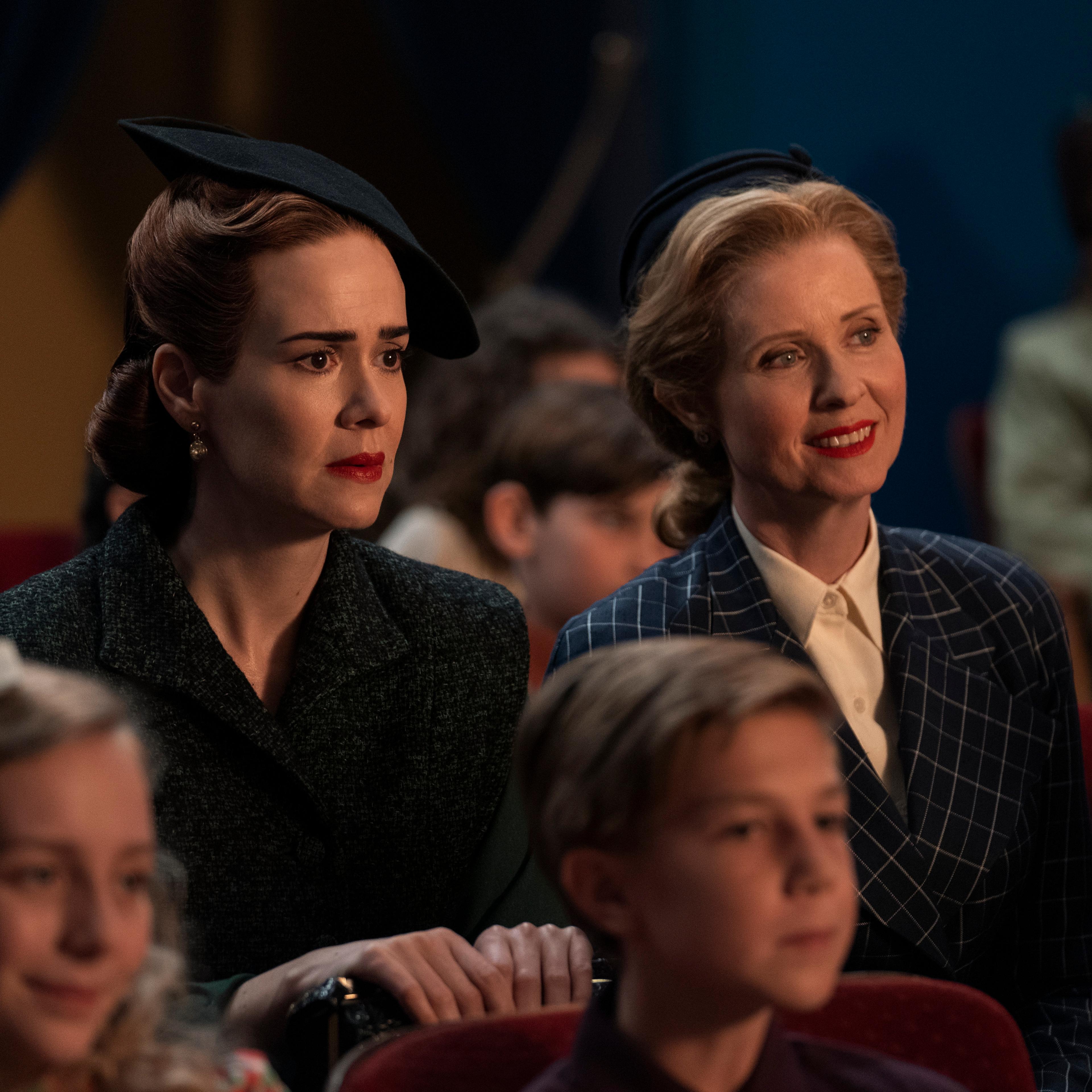 RATCHED (L to R) SARAH PAULSON as MILDRED RATCHED and CYNTHIA NIXON as GWENDOLYN BRIGGS in episode 106 of RATCHED Cr. SAEED ADYANI/NETFLIX © 2020