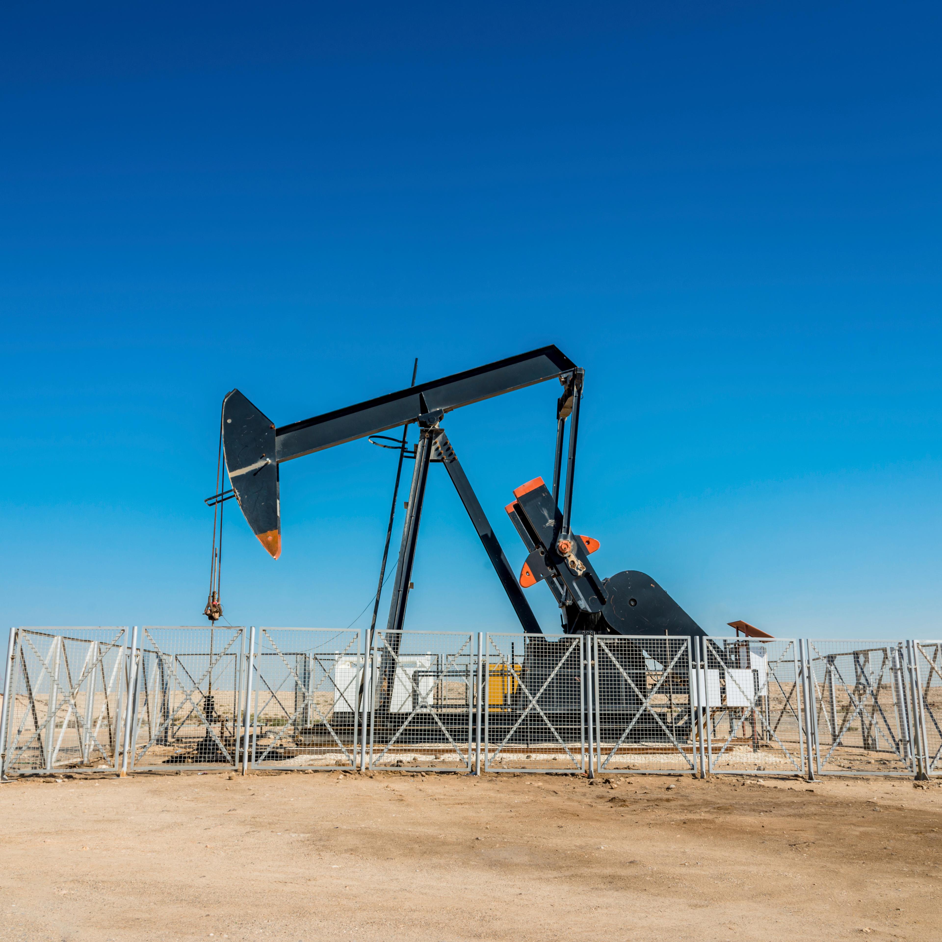 oil-industry-well-pumping