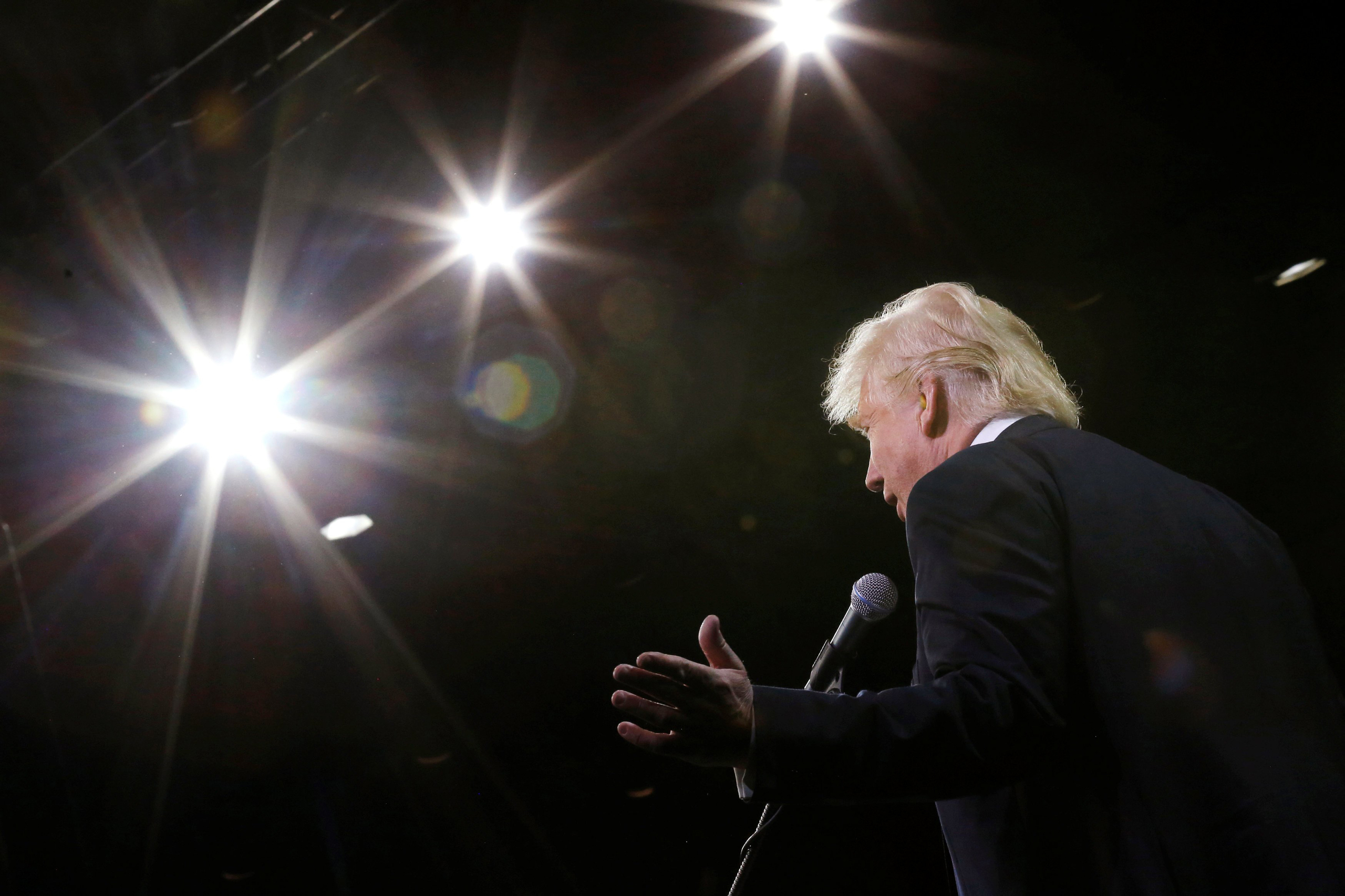Republican U.S. presidential candidate Donald Trump holds a rally with supporters in Fresno, California, U.S. May 27, 2016. REUTERS/Jonathan Ernst
