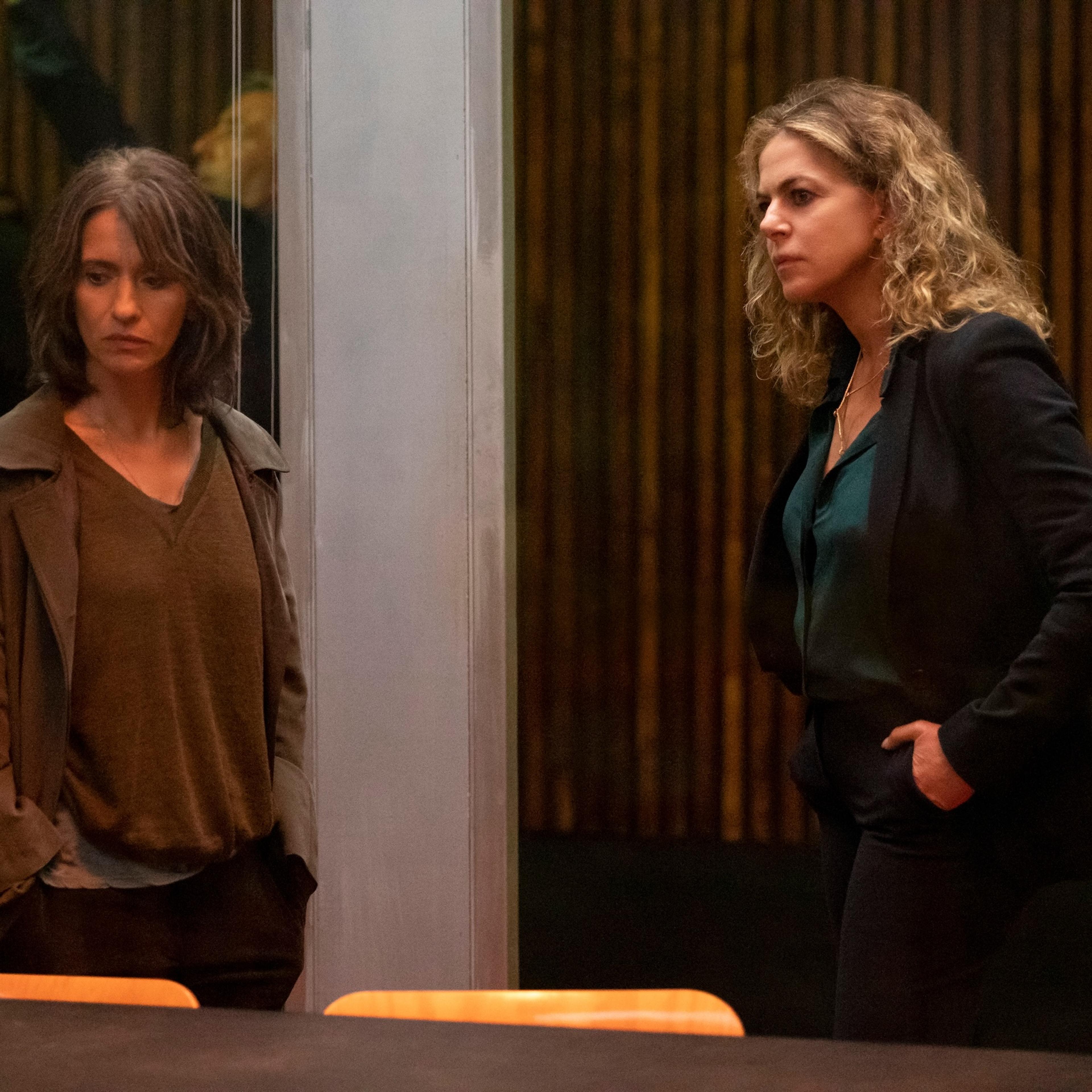 Sara. (L to R) Teresa Saponangelo as Sara, Claudia Gerini as Teresa in Sara. Cr. Alessio Cupelli/Netflix © 2023