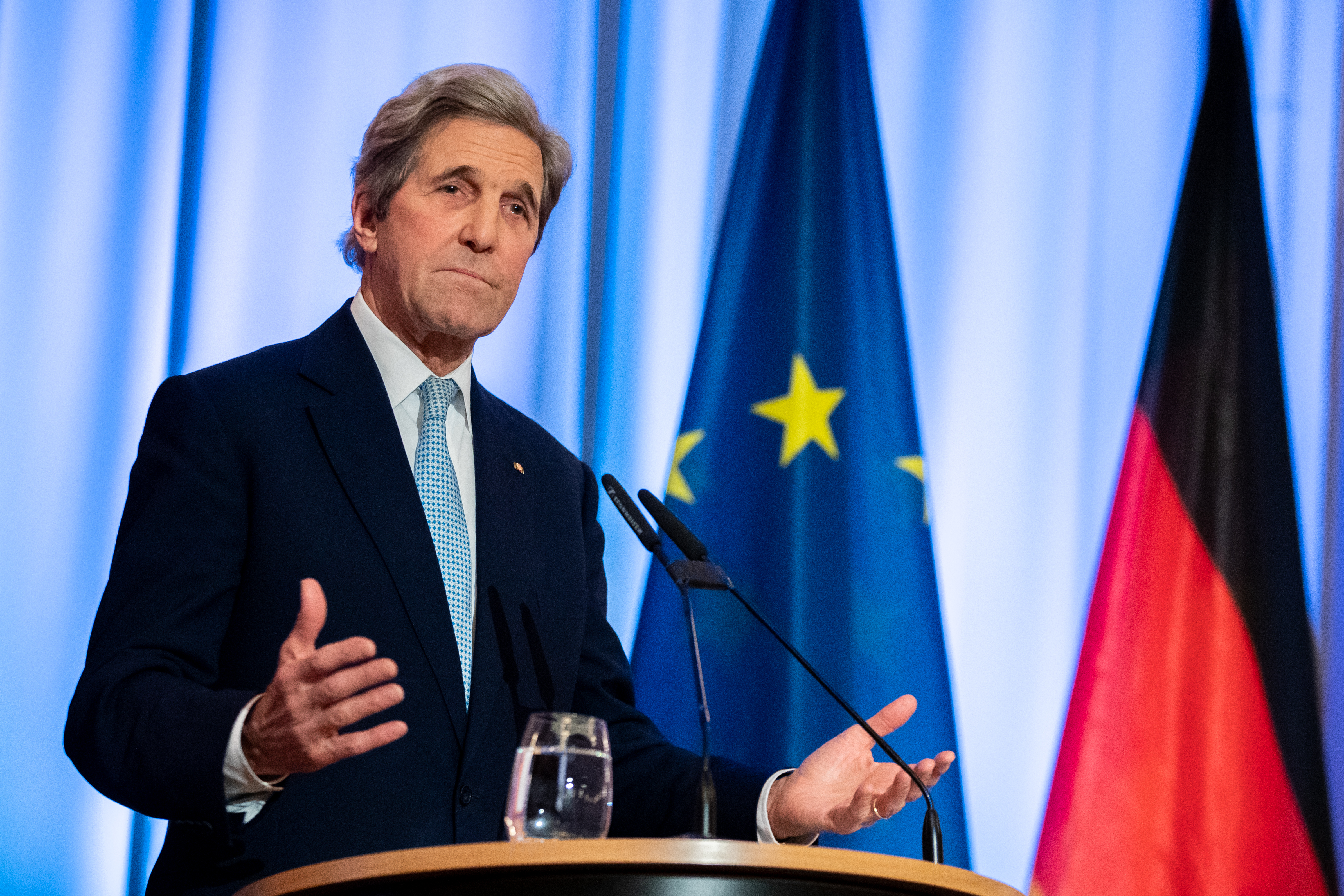 Kerry receives Otto Hahn Peace Medal 2018 in Berlin