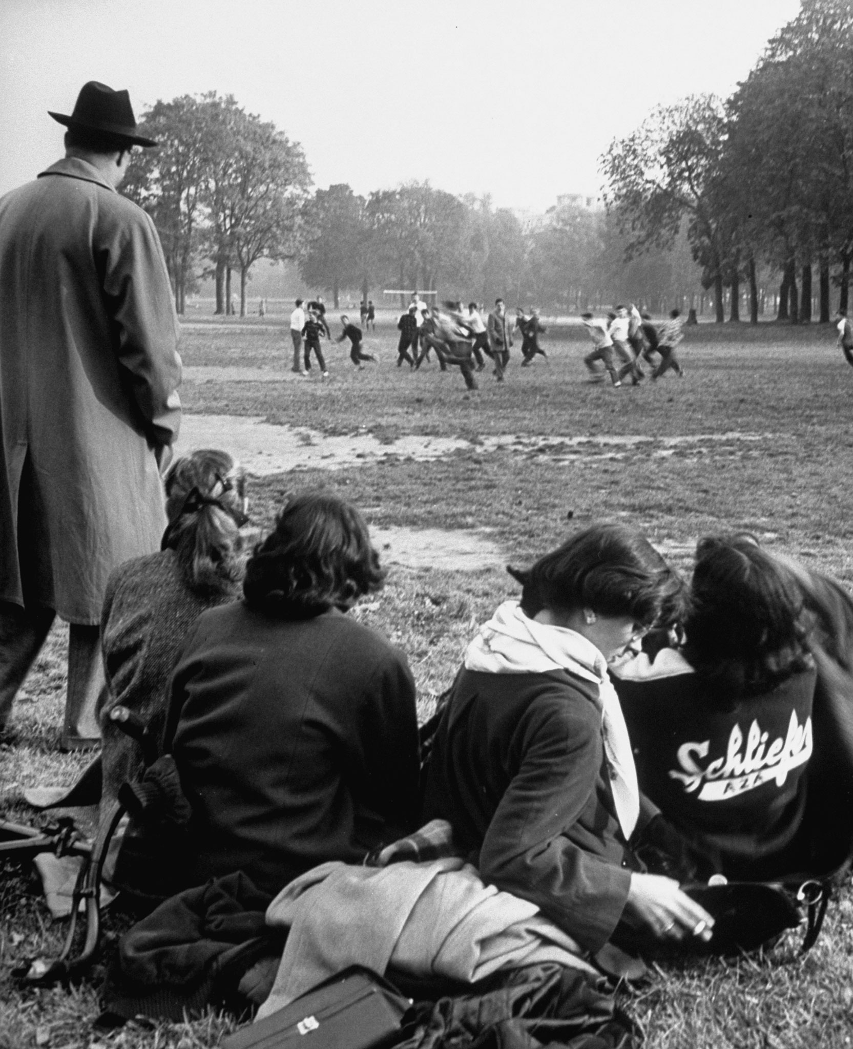 American teens in Paris 1952