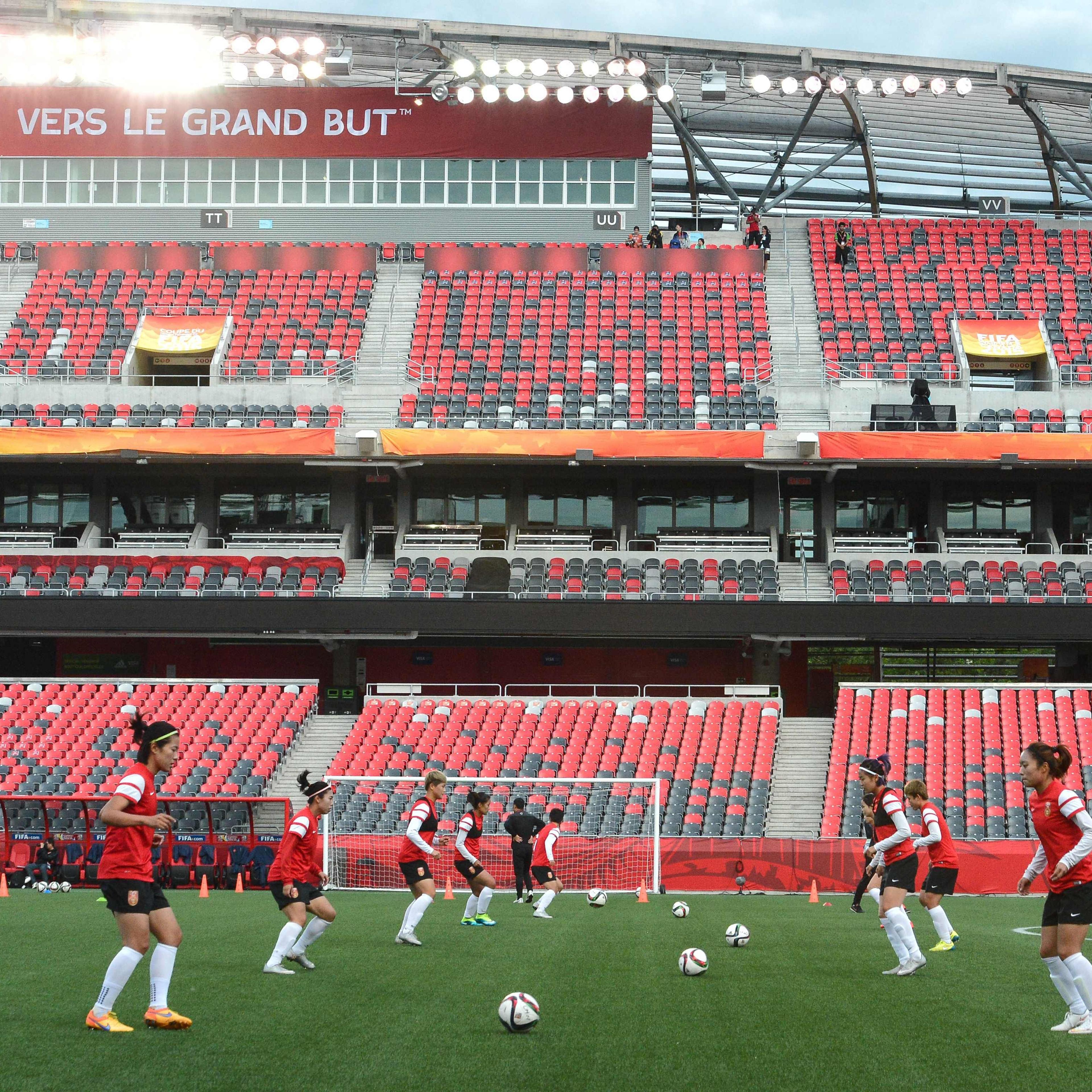Members of China's national team take part in a training session at Lansdowne Stadium in Ottawa on June 25, 2015 on the eve of their 2015 FIFA Women's World Cup quarterfinal match against the US.