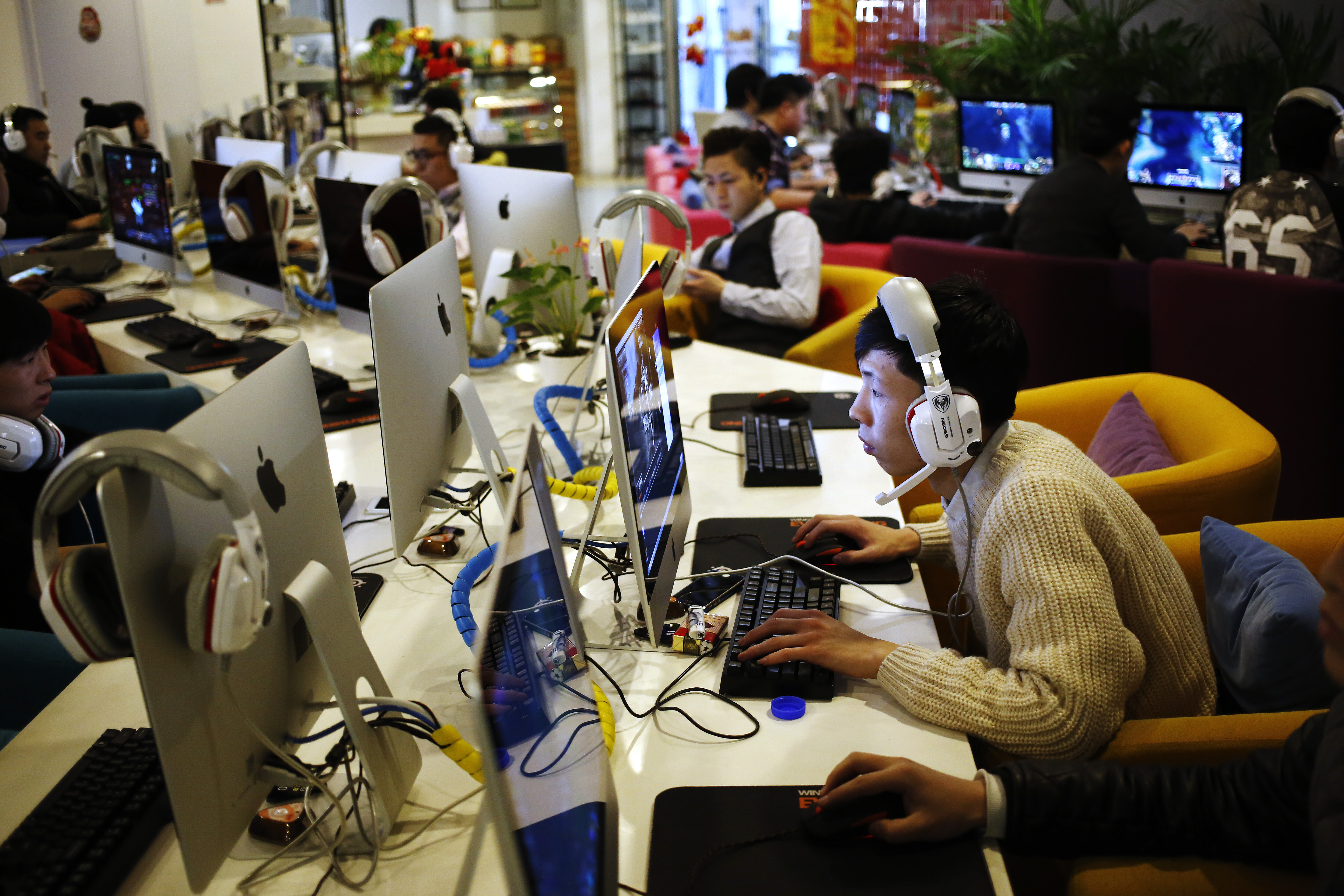 Chinese internet officials defend private networks crackdown