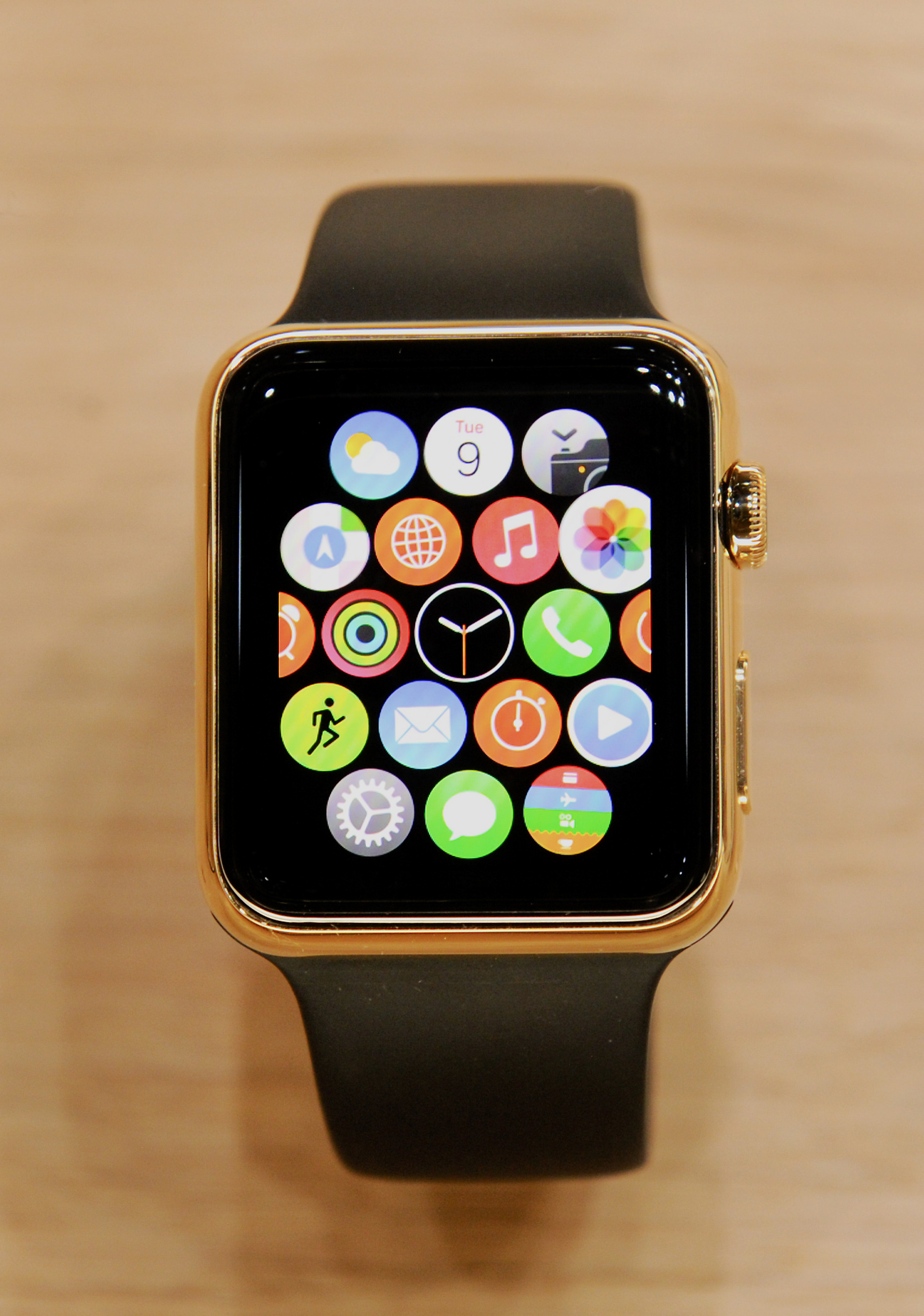 Apple Inc. Reveals Bigger-Screen iPhones Alongside Wearables