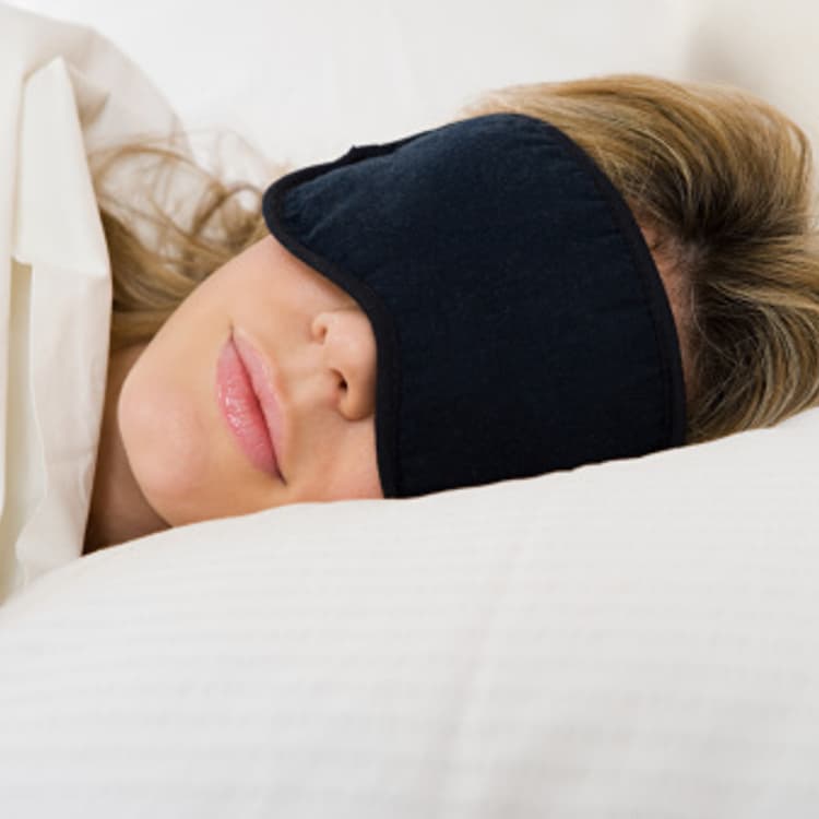 woman-sleeping=eye-mask