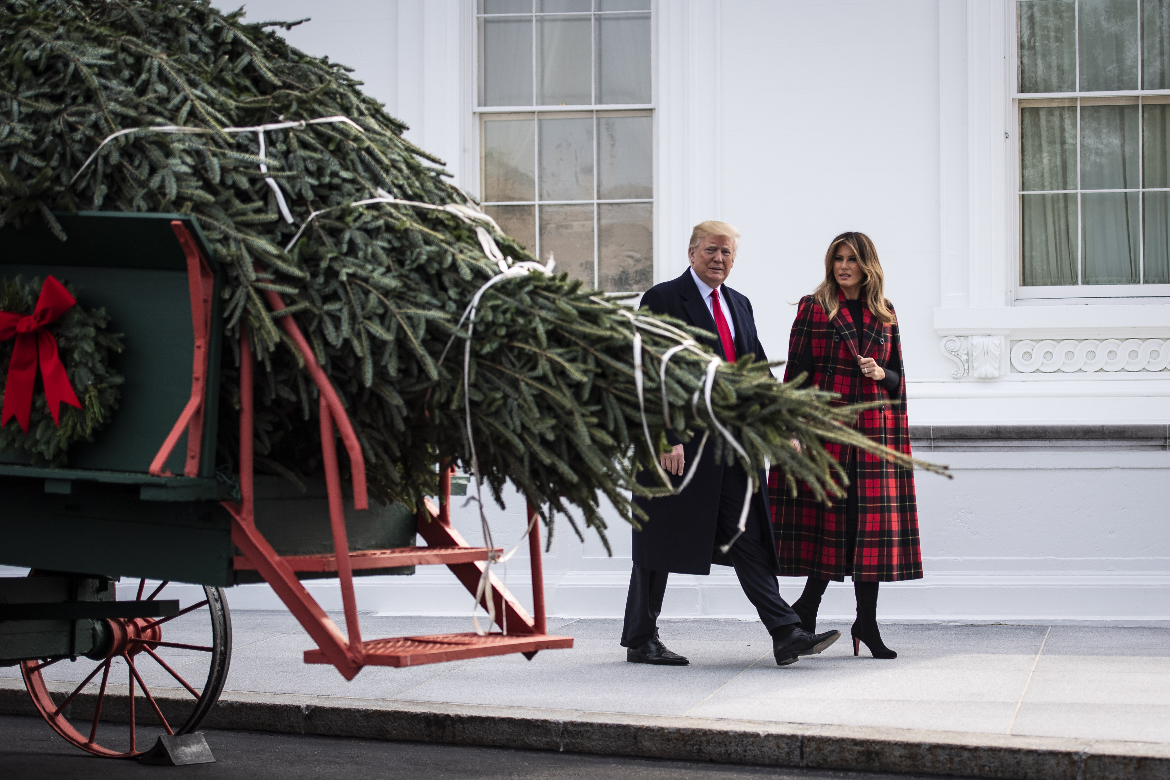 Melania Trump unveils White House Christmas decorations