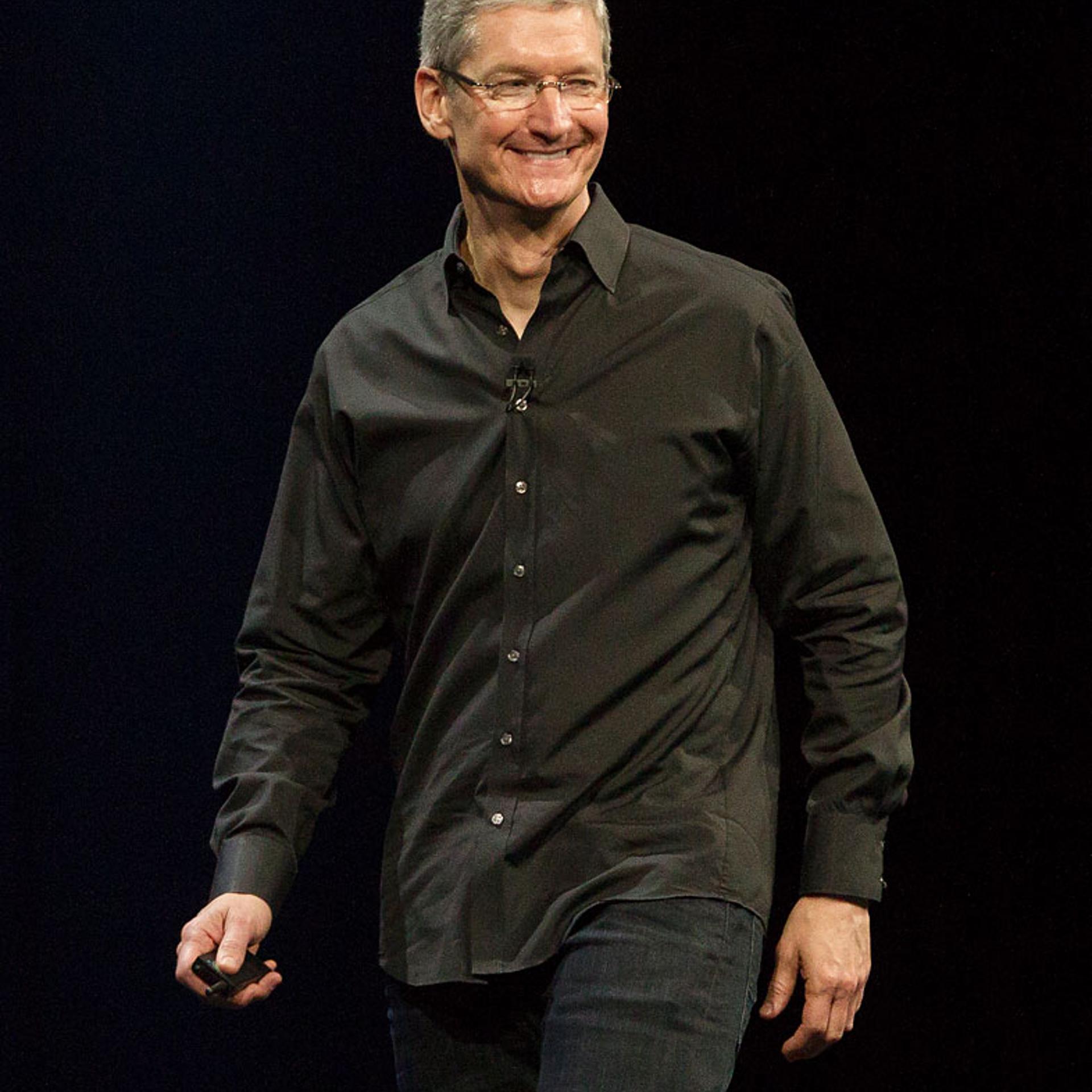 Apple CEO Tim Cook waves during the keynote address during the 2013 Apple Apple Worldwide Developers Conference at the Moscone Center on June 10, 2013 in San Francisco.