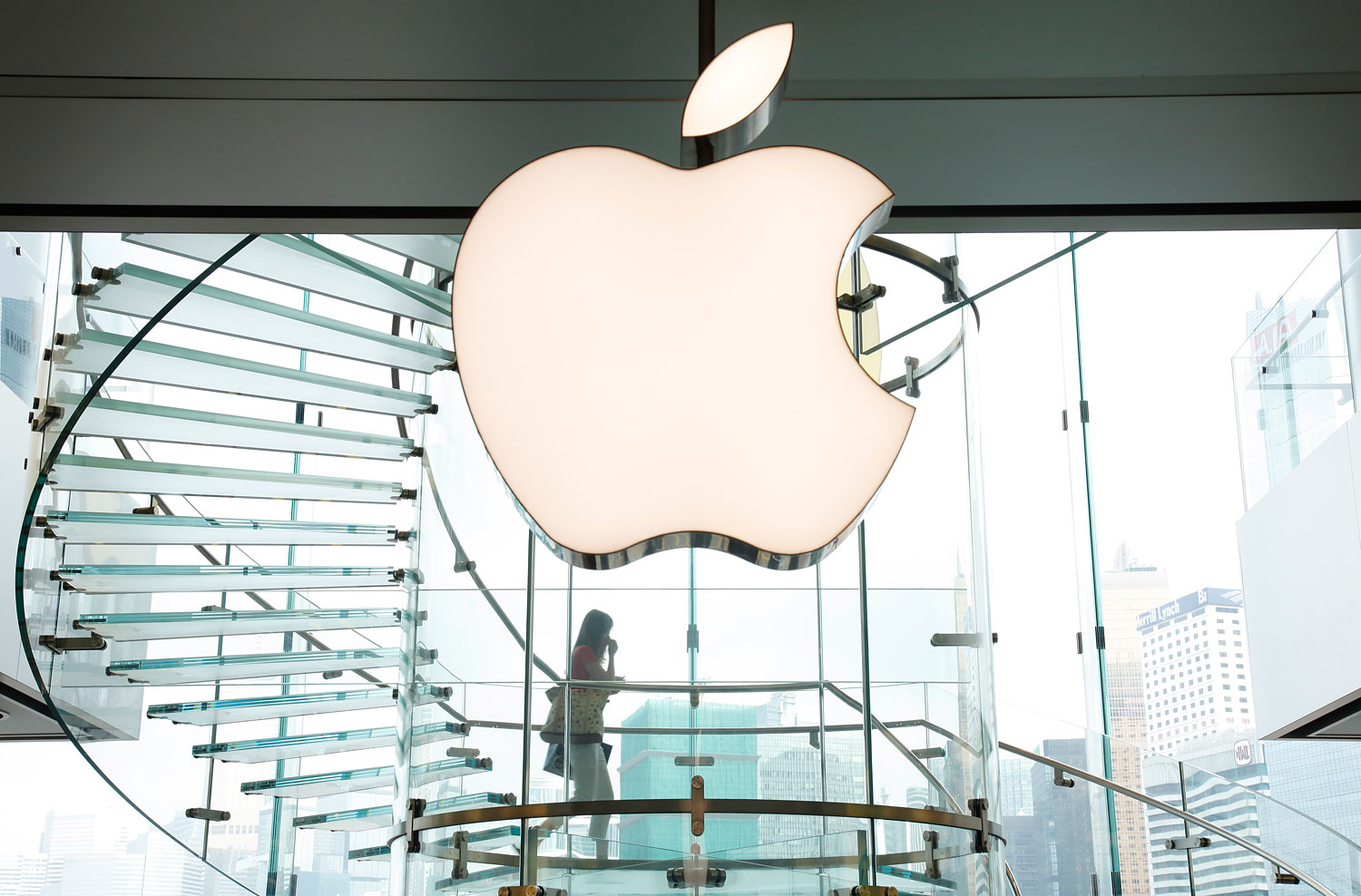 Apple expands China business, moving beyond big cities