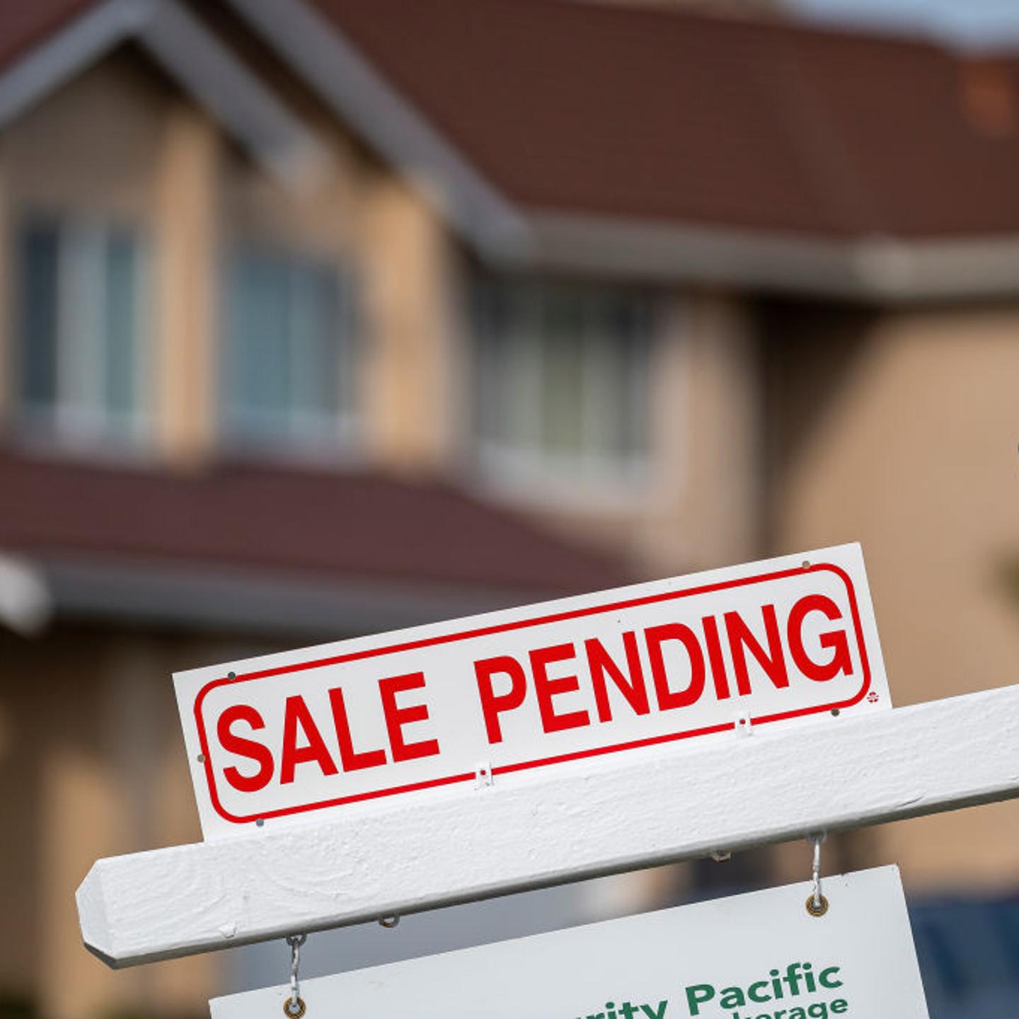 US Previously Owned Home Sales Edge Up From a 13-Year Low