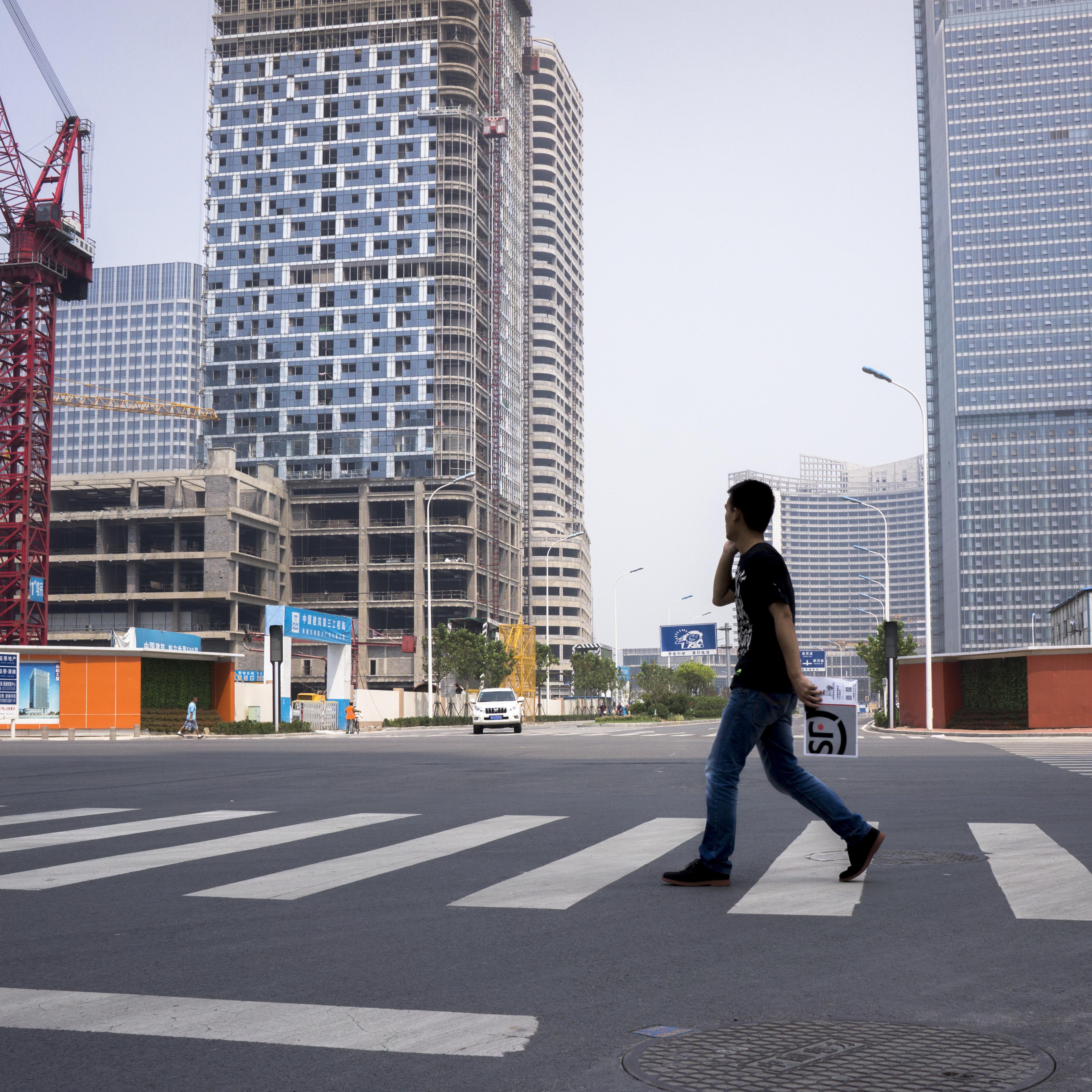 Construction sites and vacant streets in Xiangluo Bay.