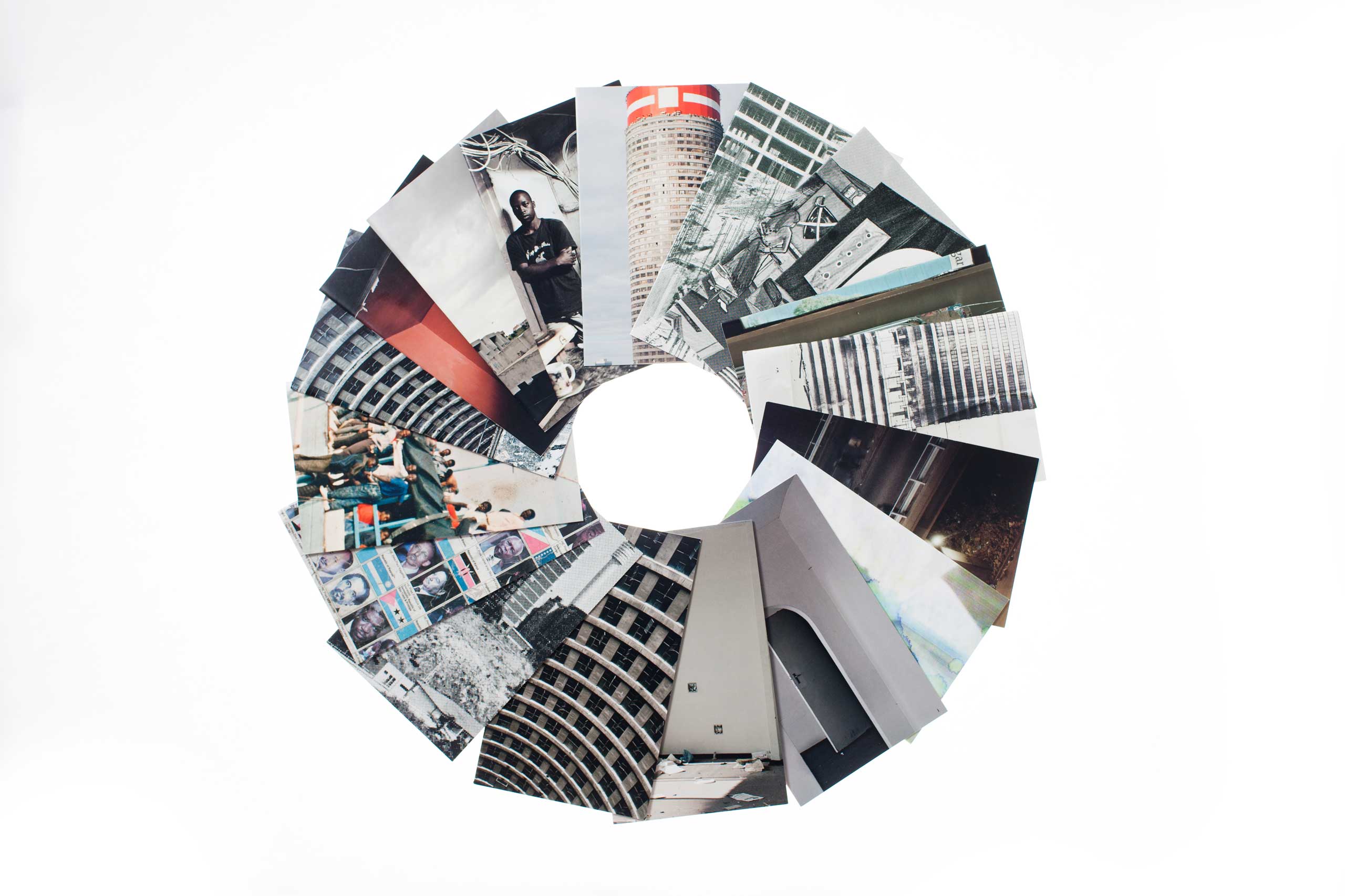 <b>Ponte City</b> The boxed presentation contains the main book plus 17 small booklets.