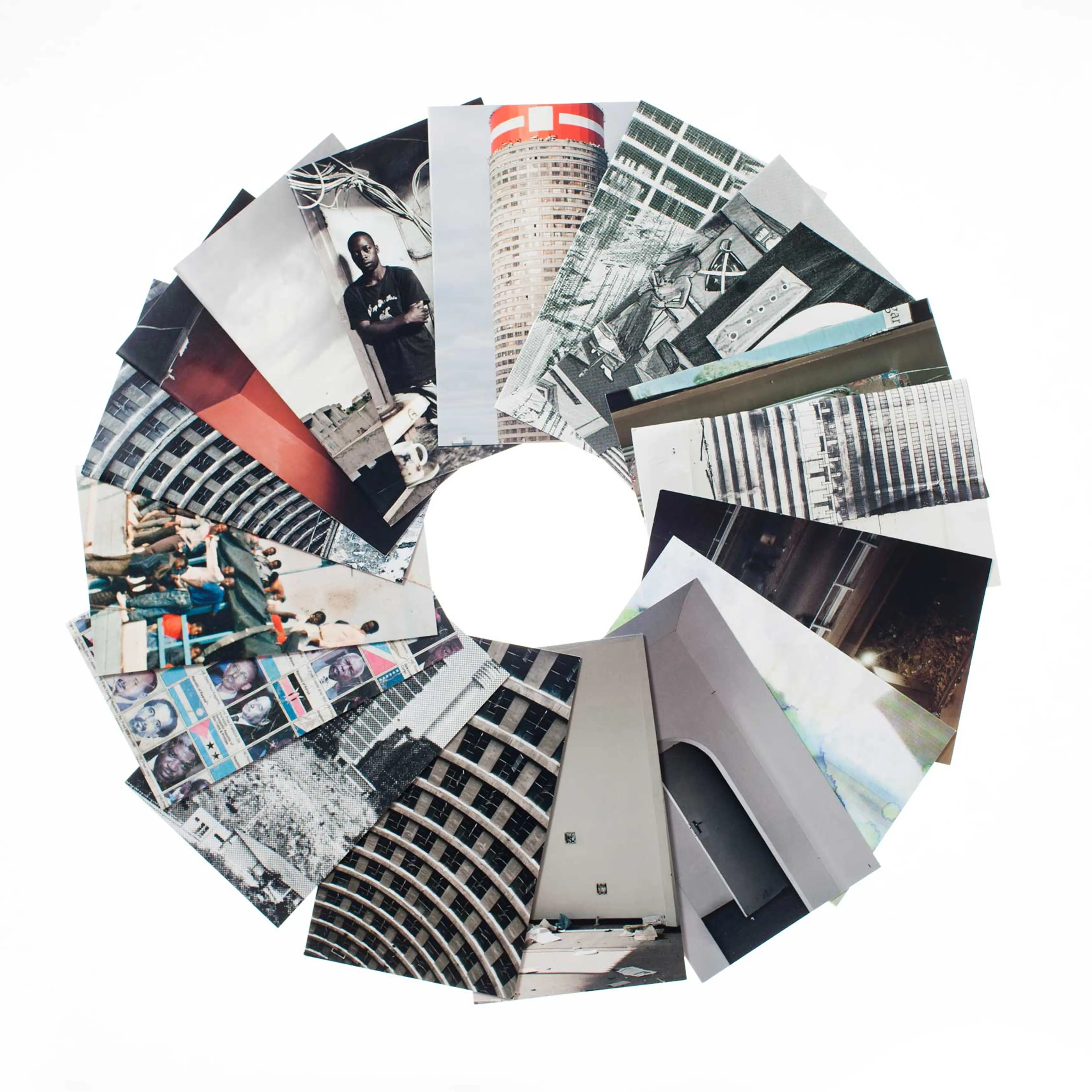 <b>Ponte City</b> The boxed presentation contains the main book plus 17 small booklets.
