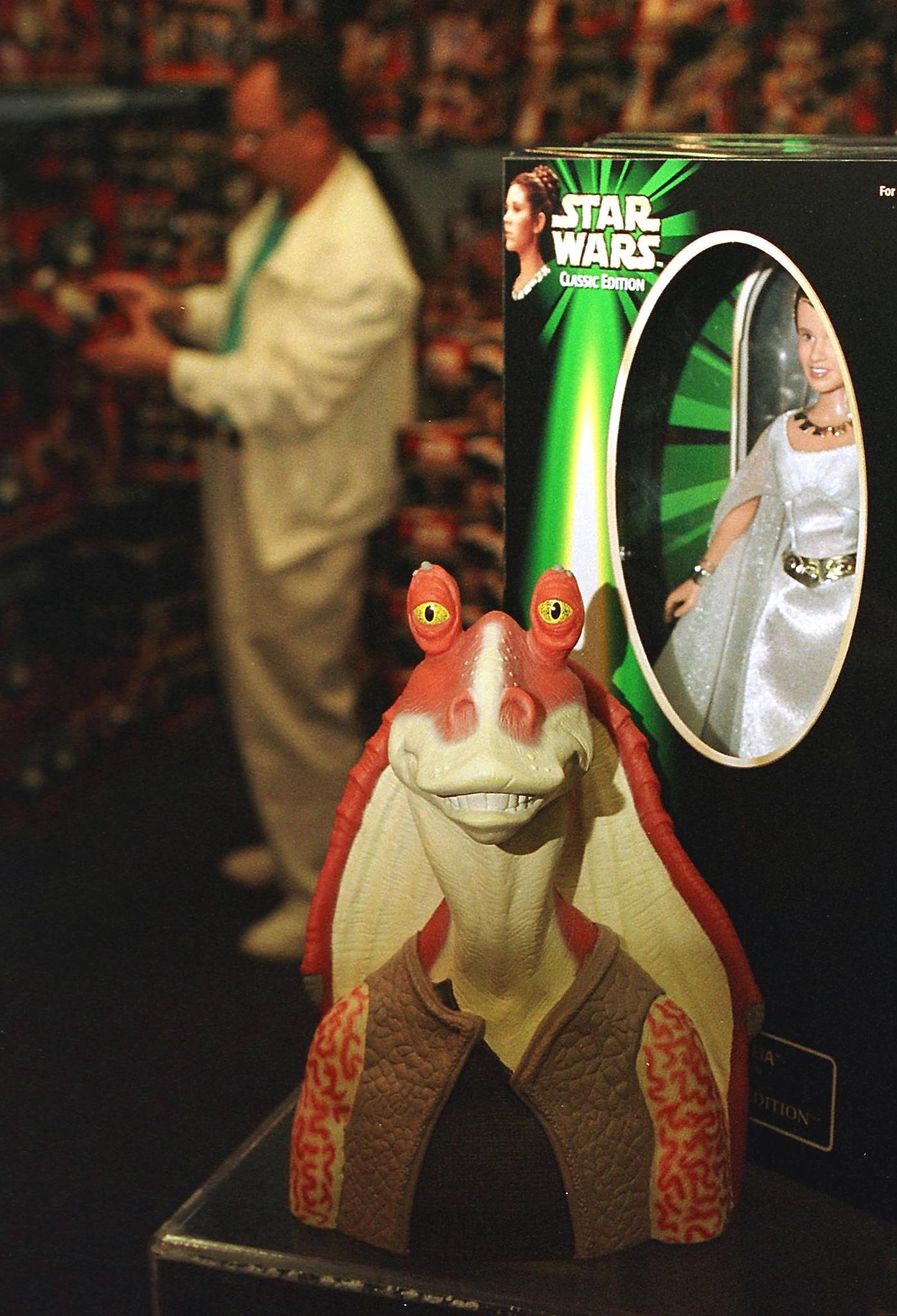 A figure of the character called Jar Jar Binks (C)