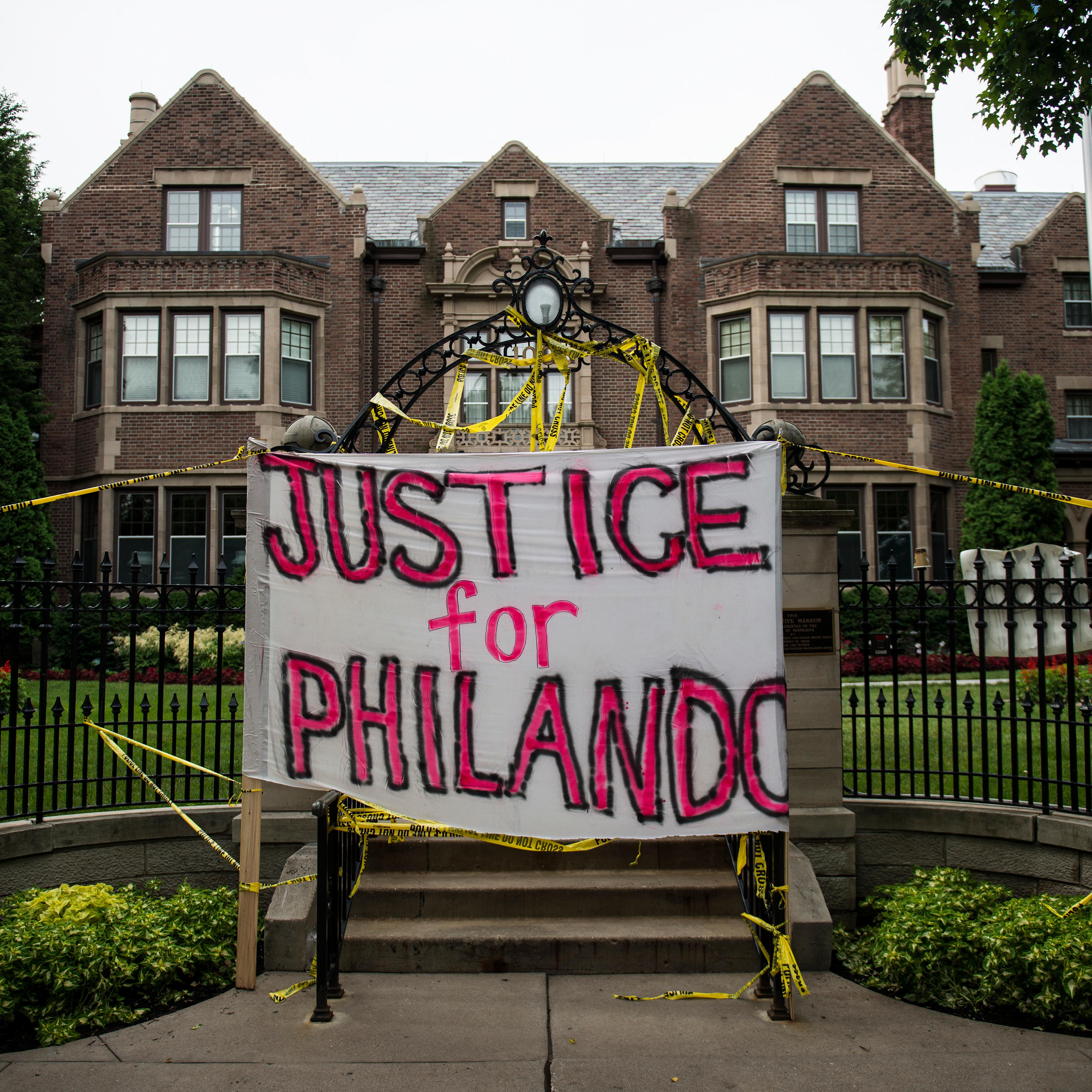 Police Officer Fatally Shoots Black Man During Traffic Stop Near St. Paul