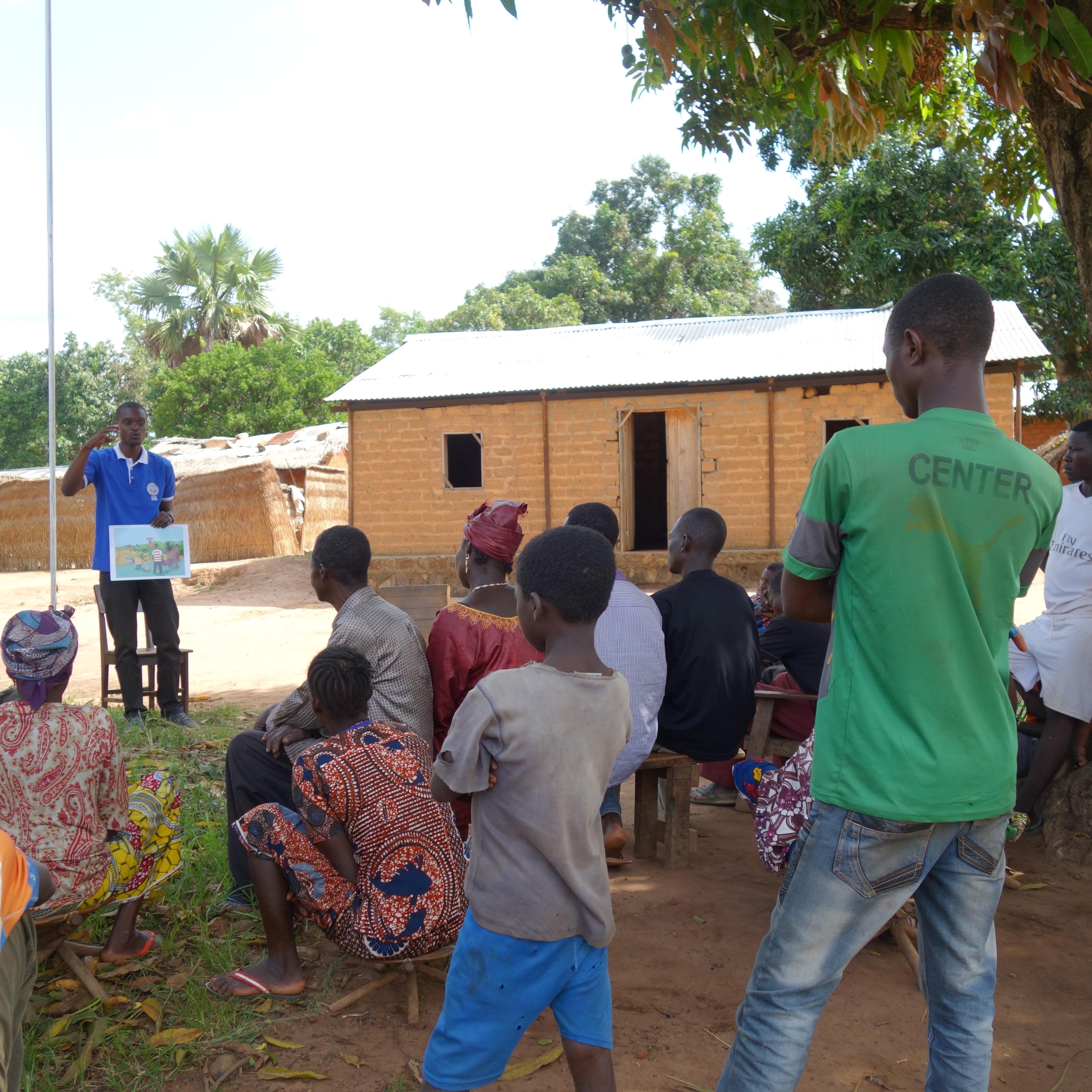 Child Soldiers International partner, Enfants Sans Frontieres, delivers community workshop on preventing child recruitment.