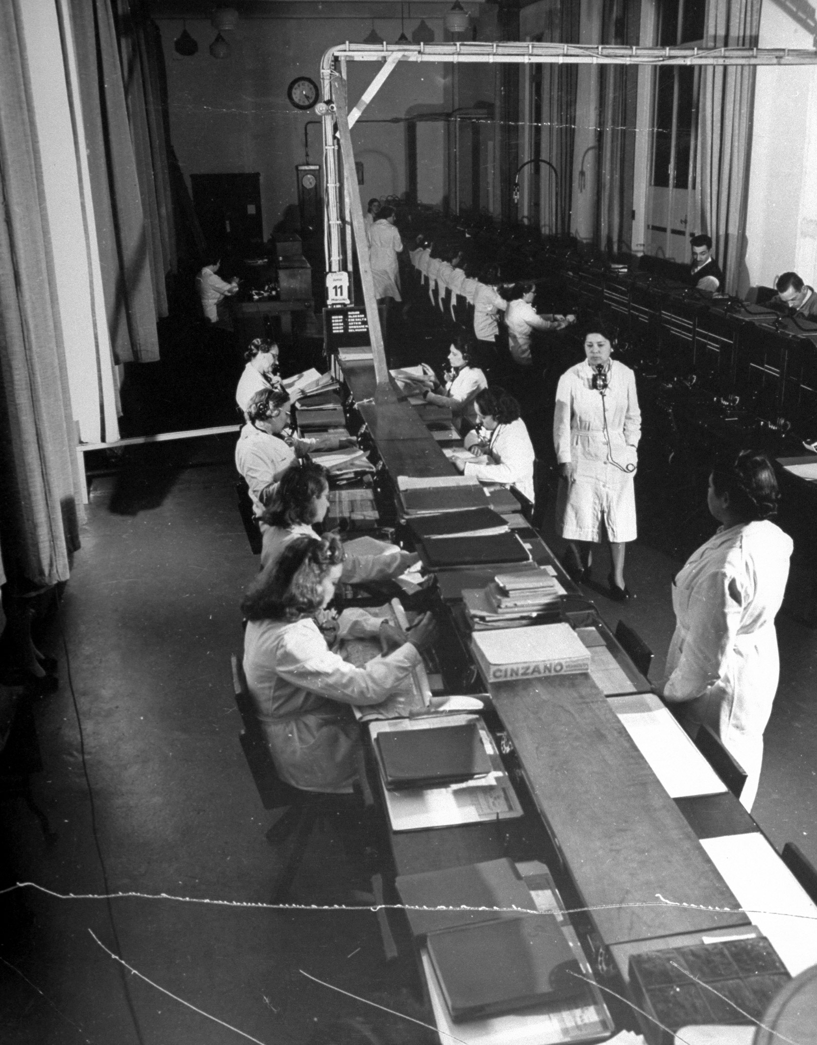 Telephone operators, 1941