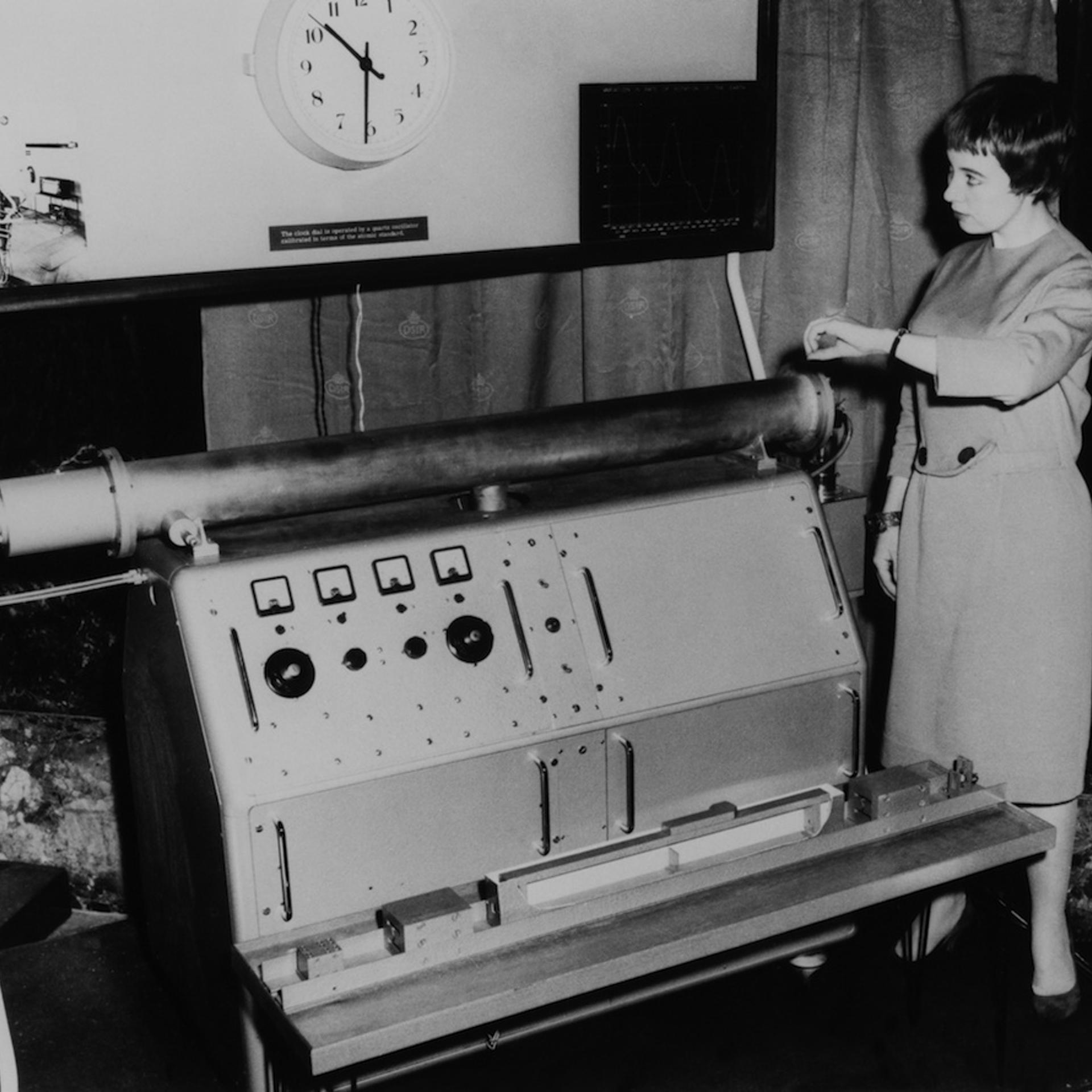 Atomic Clock Exposed At Pendulum Atom Exhibition At Goldsmiths' Hall On October 1958.