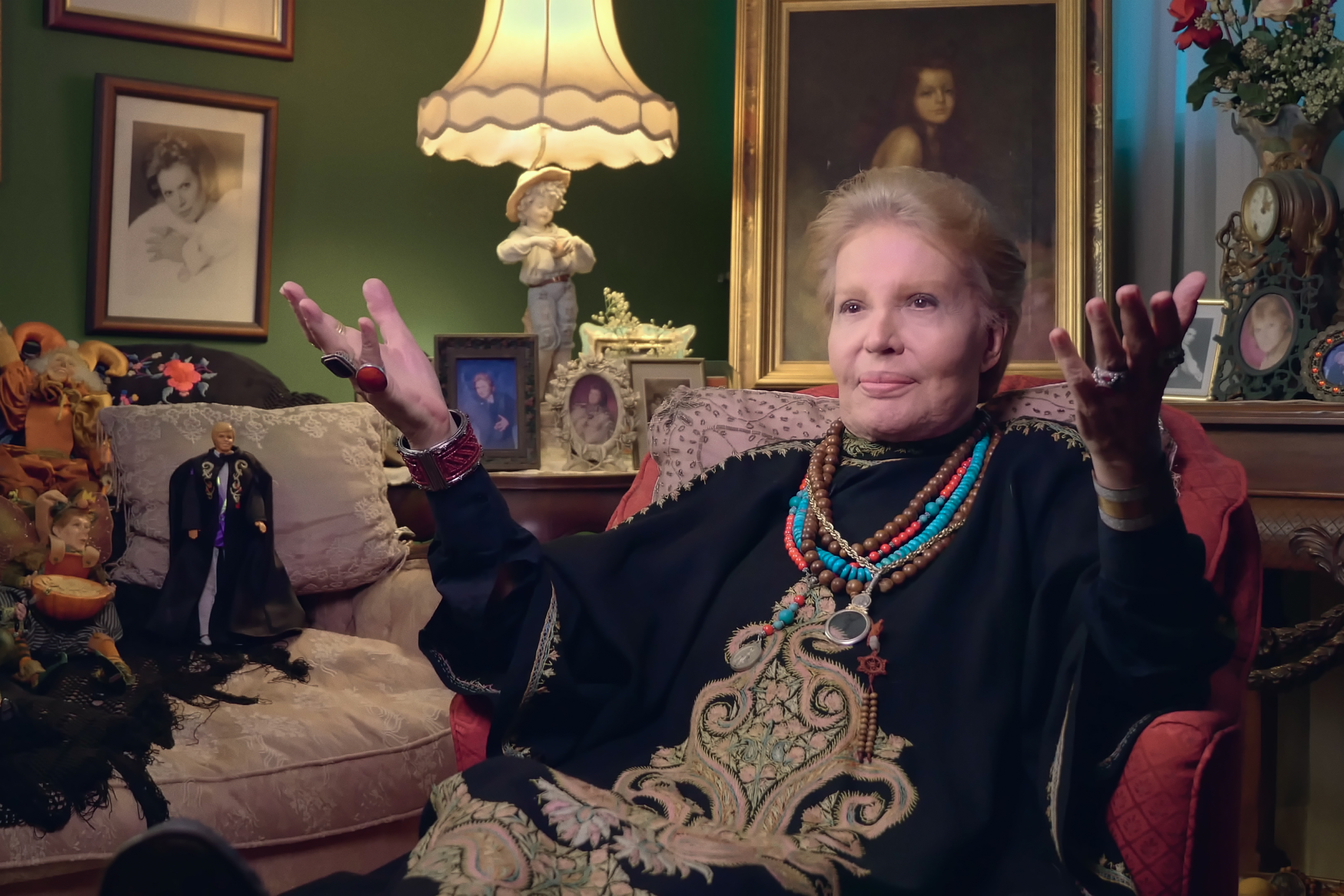 Walter Mercado in the Netflix documentary 'Mucho Mucho Amor: The Legend of Walter Mercado.'