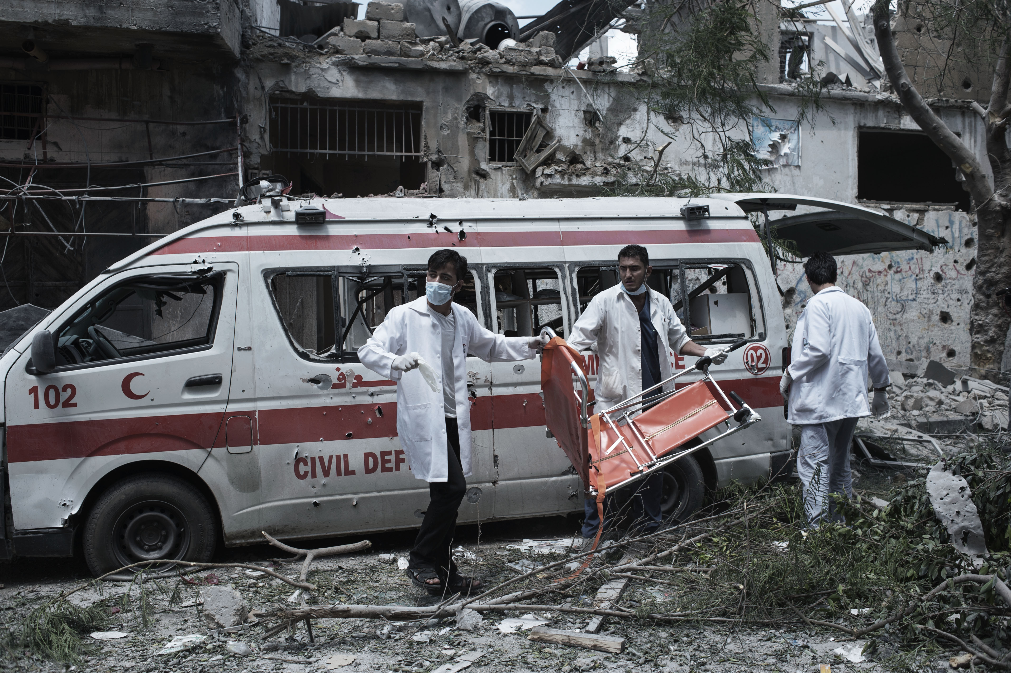 Gaza Strip, Gaza City: During a cease fire, Palestinians medics look for survivors in Gaza's Shujaya district after a night of Israeli heavy shelling on the neighbourhood. In the are two ambulances has been targeted few hours earlier.  ALESSIO ROMENZI