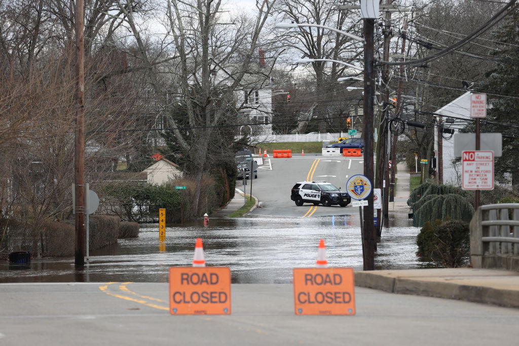 Strong storm floods riverside settlements in Bergen County