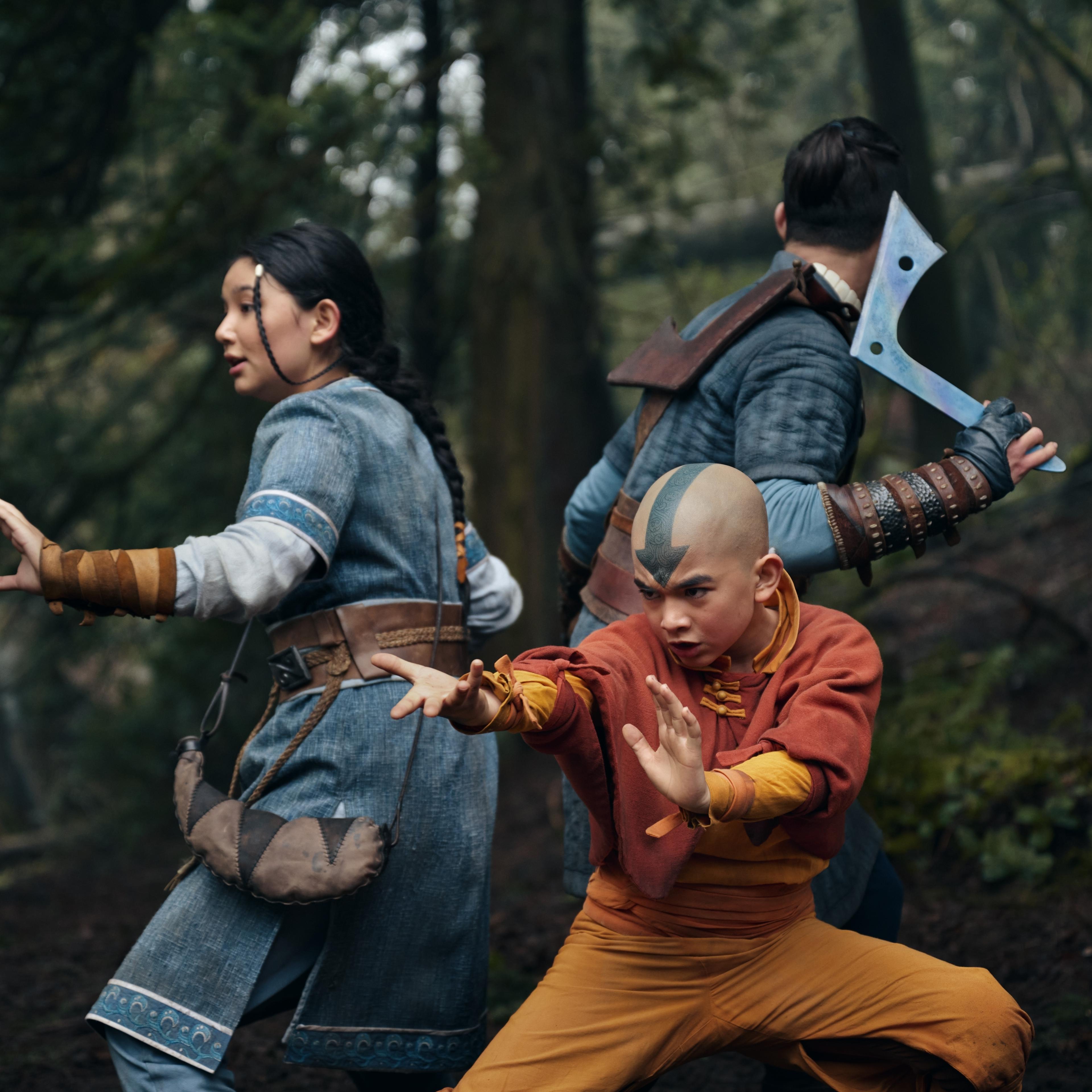 Avatar: The Last Airbender. (L to R) Kiawentiio as Katara, Gordon Cormier as Aang, Ian Ousley as Sokka in season 1 of Avatar: The Last Airbender. Cr. Robert Falconer/Netflix © 2023