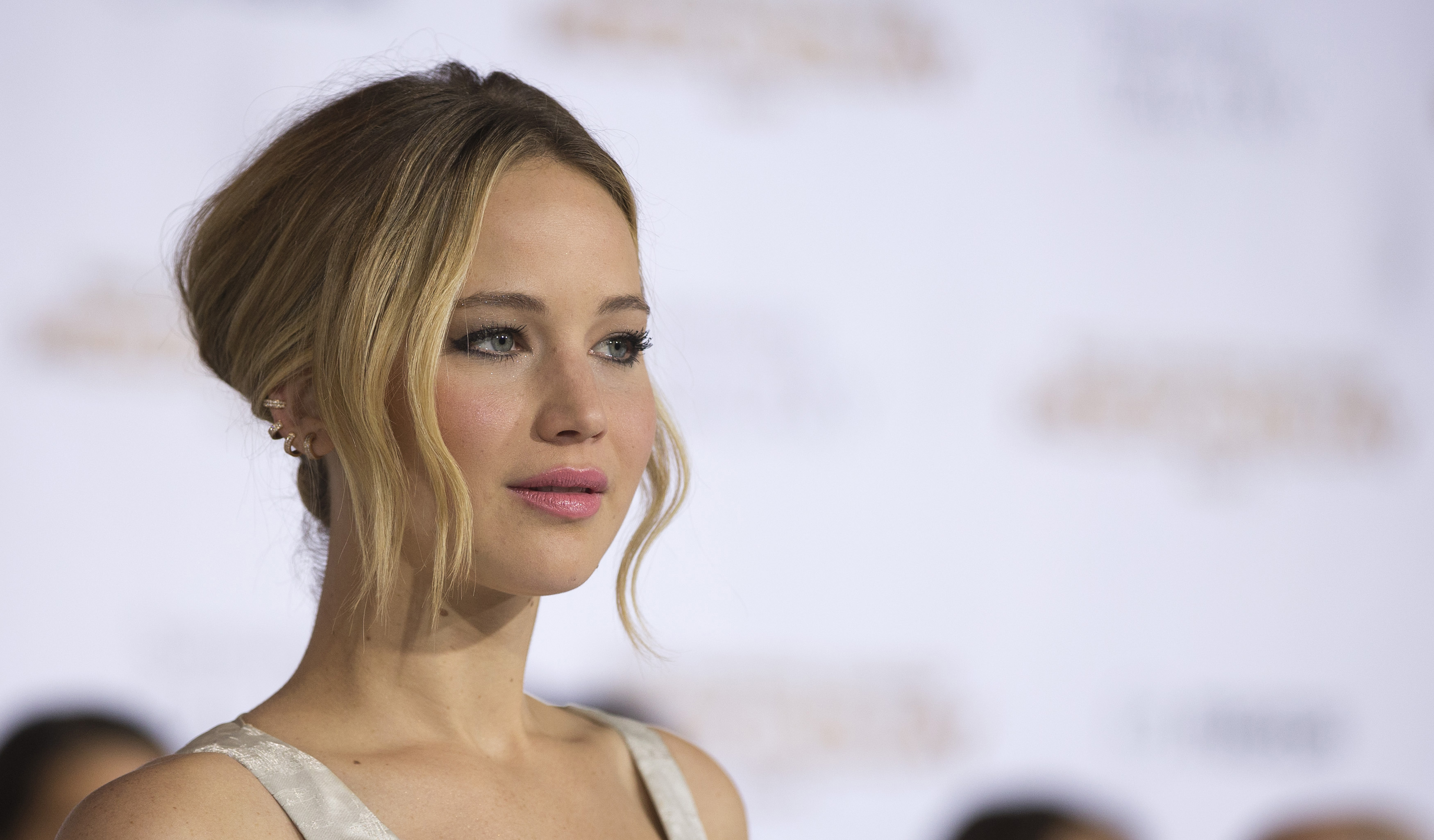 Cast member Lawrence poses at the premiere of "The Hunger Games: Mockingjay - Part 1" in Los Angeles