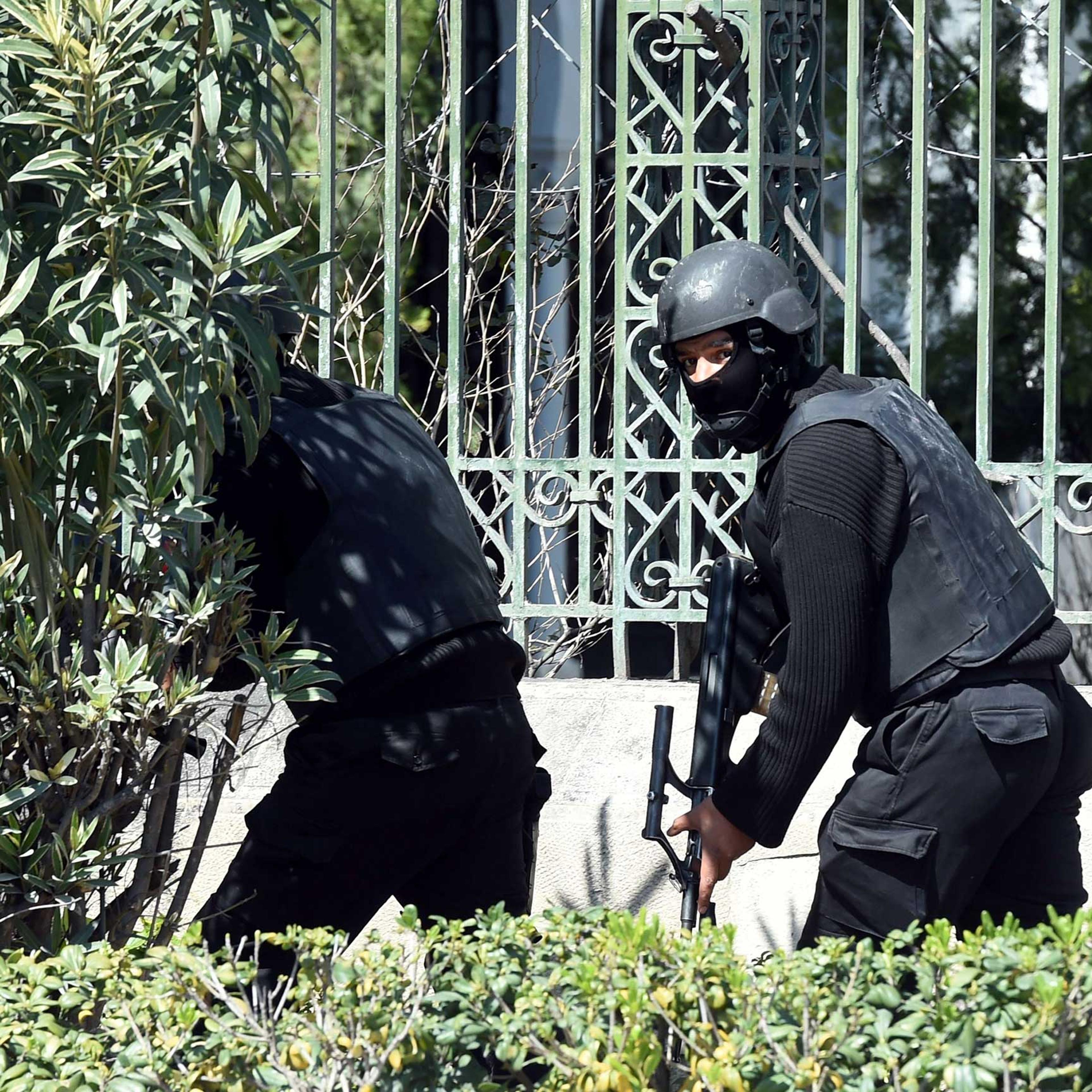 Tunisian security forces secure the area after gunmen attacked Tunis' famed Bardo Museum on March 18, 2015.