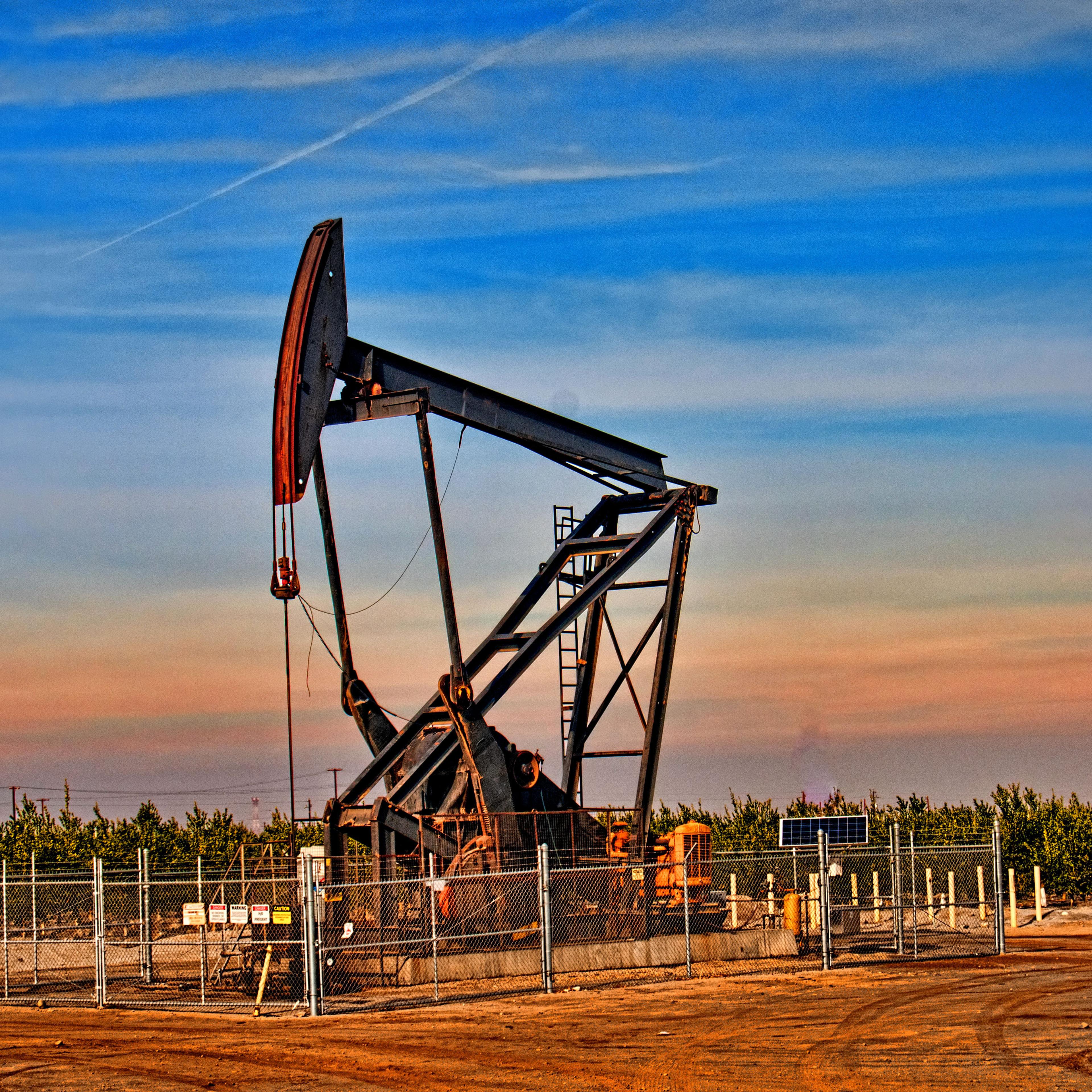 working-oil-rig
