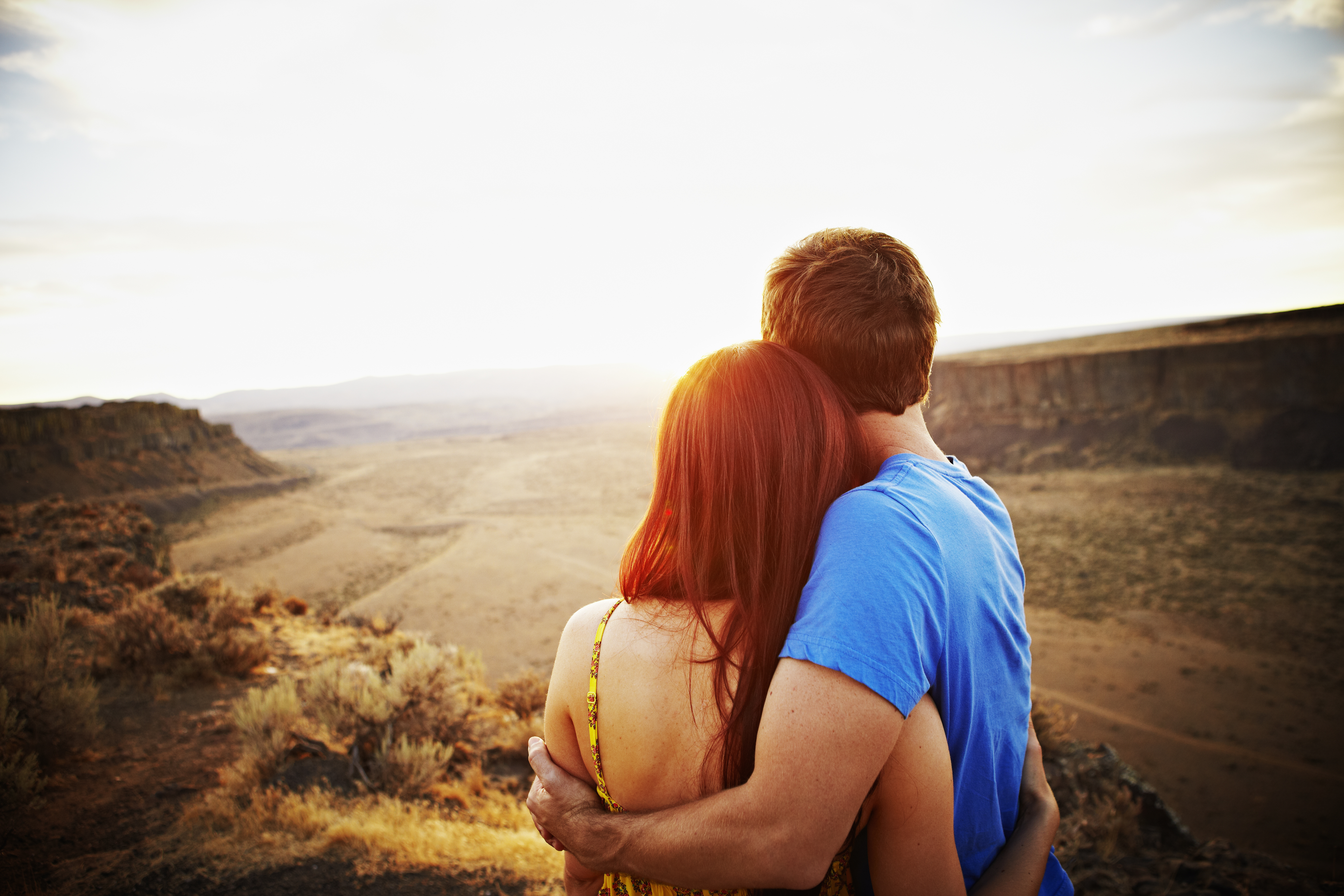 couple-looking-sunset