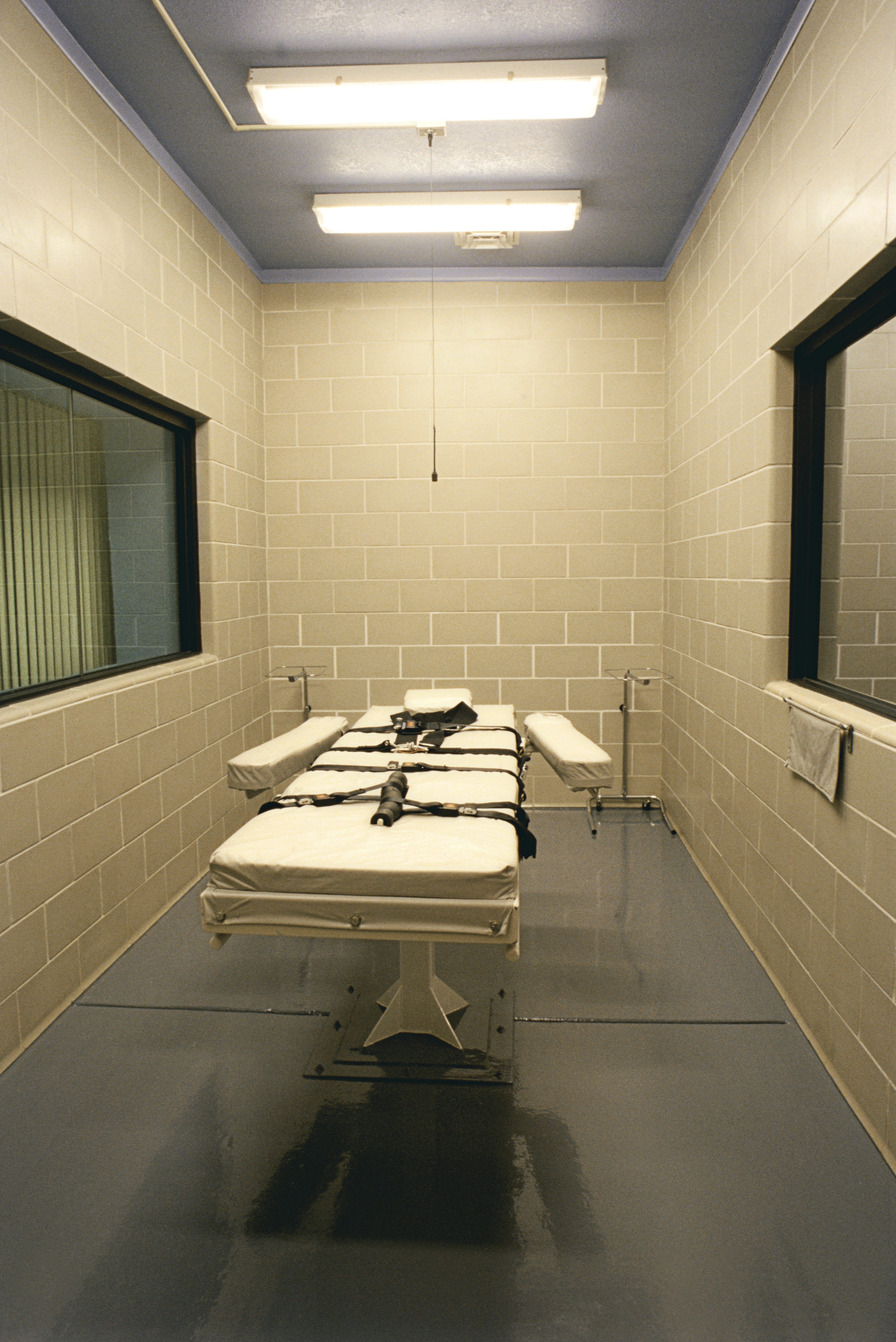 After you: Good manners may prevail even in the death chamber