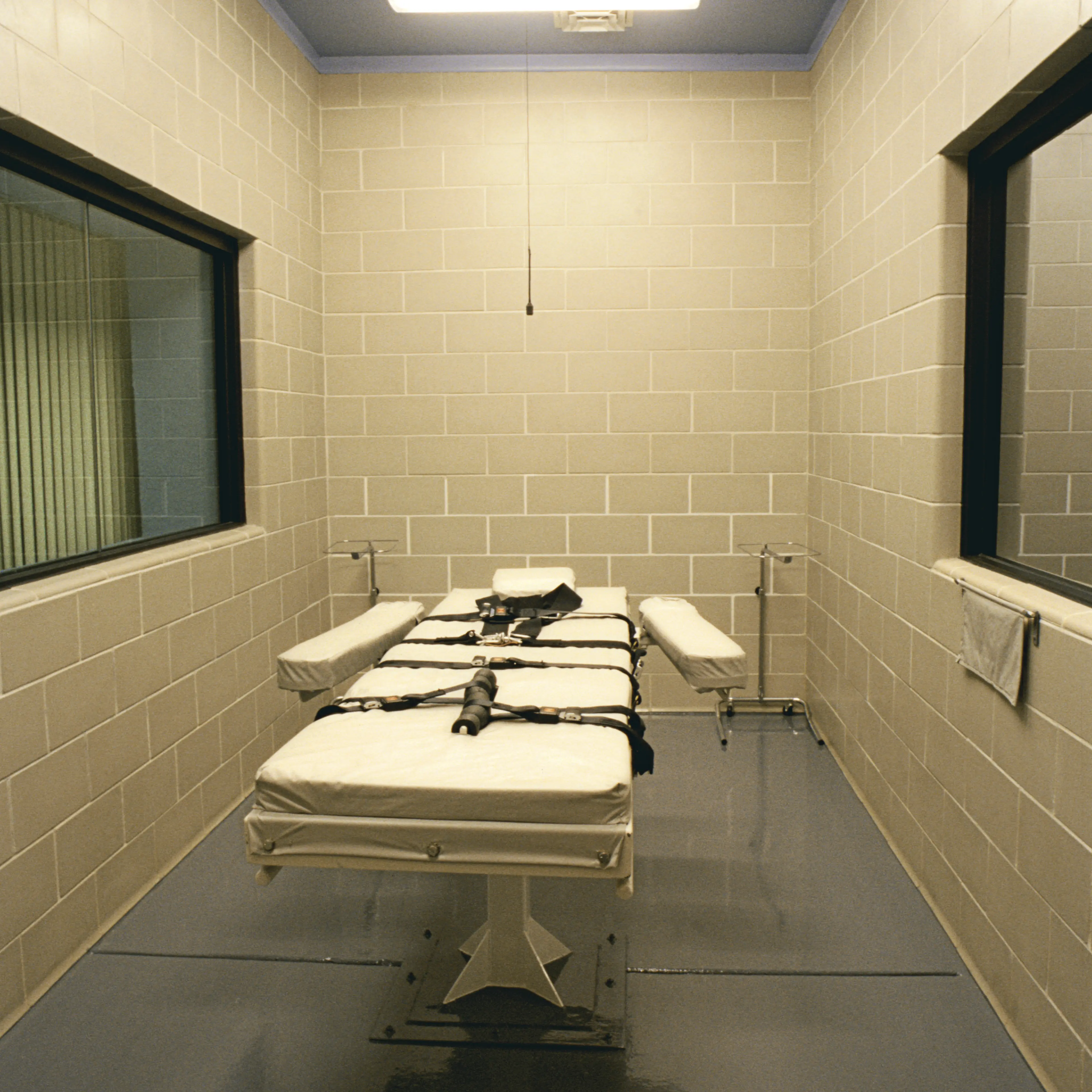 After you: Good manners may prevail even in the death chamber
