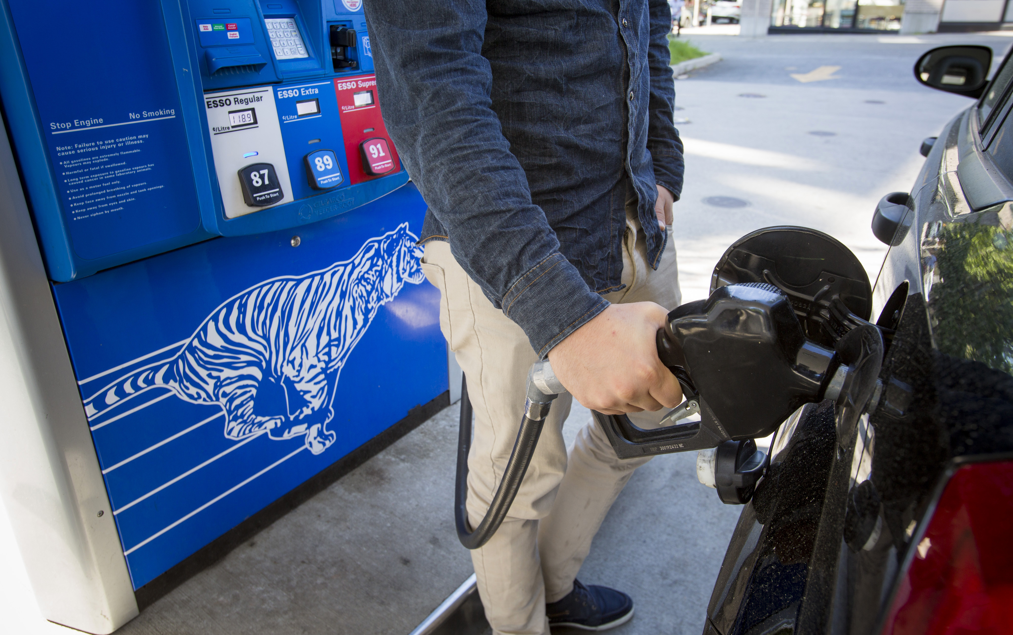 gas prices traffic deaths