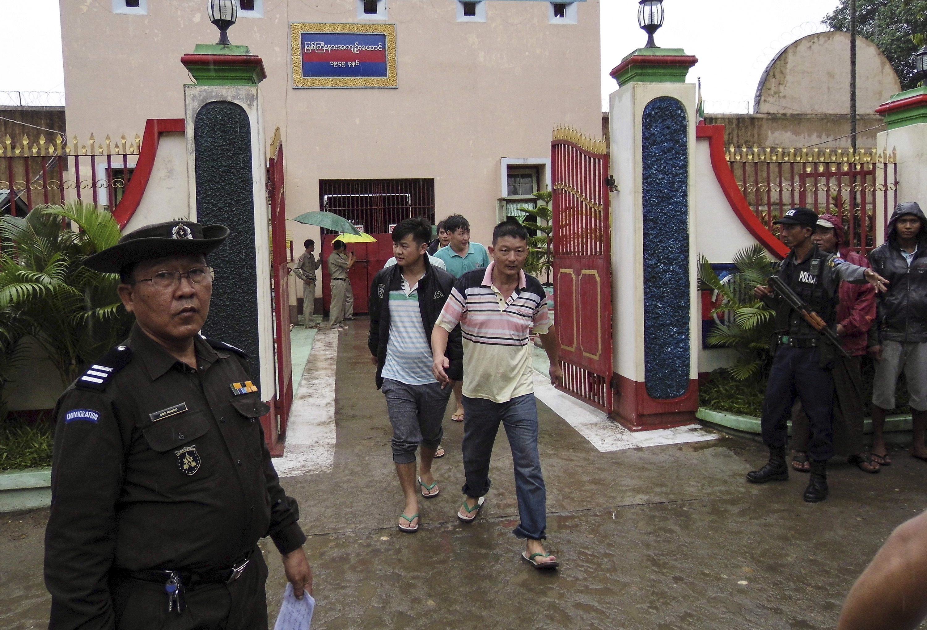 Chinese nationals, who were jailed for illegal logging, walk out of Myitkyina prison after being released during an amnesty in Myitkyina, the capital of Kachin State, north of Burma, July 30, 2015.