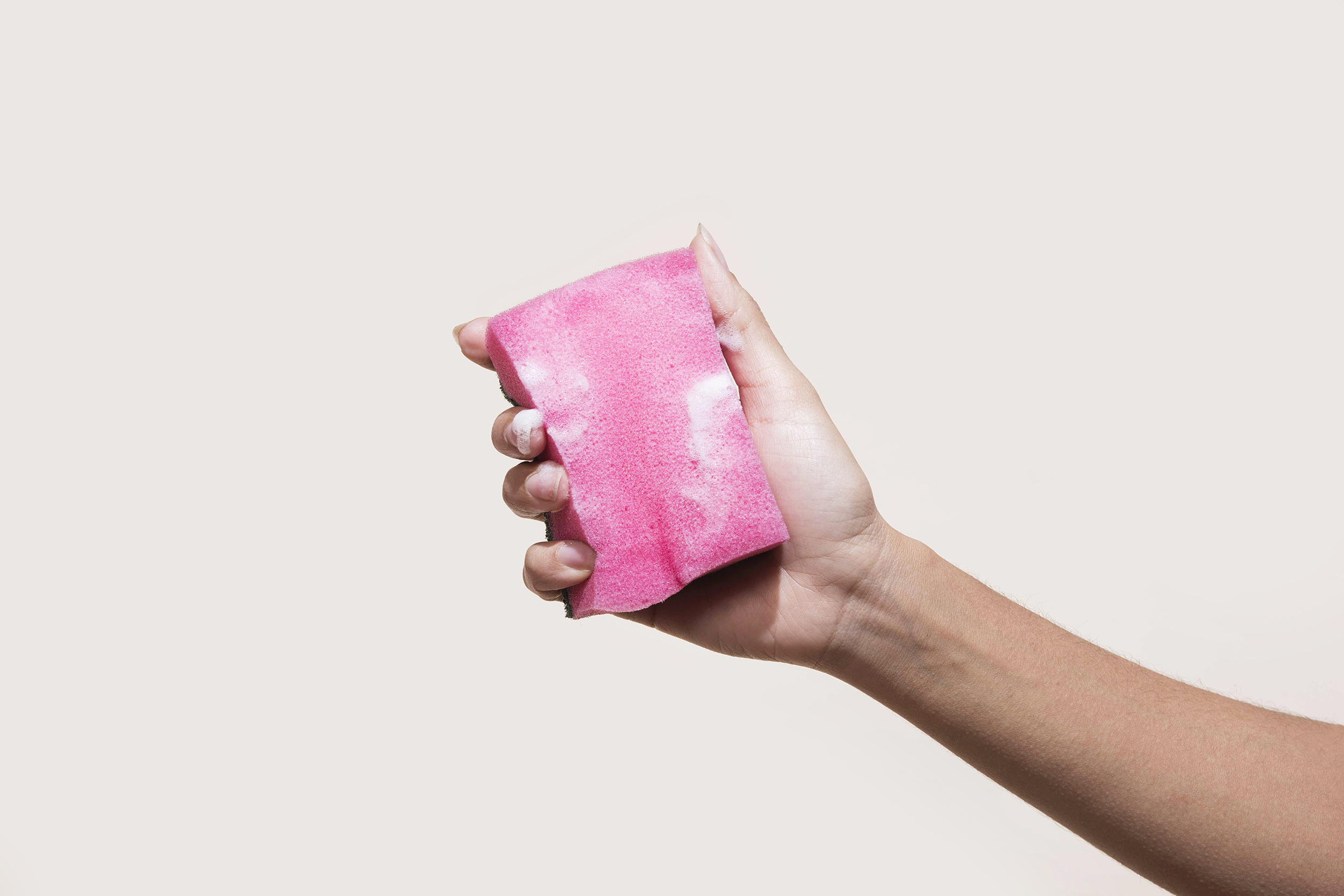 sponge-2-cleaning-supplies-advice-betterment-home-improvement-motto-stock