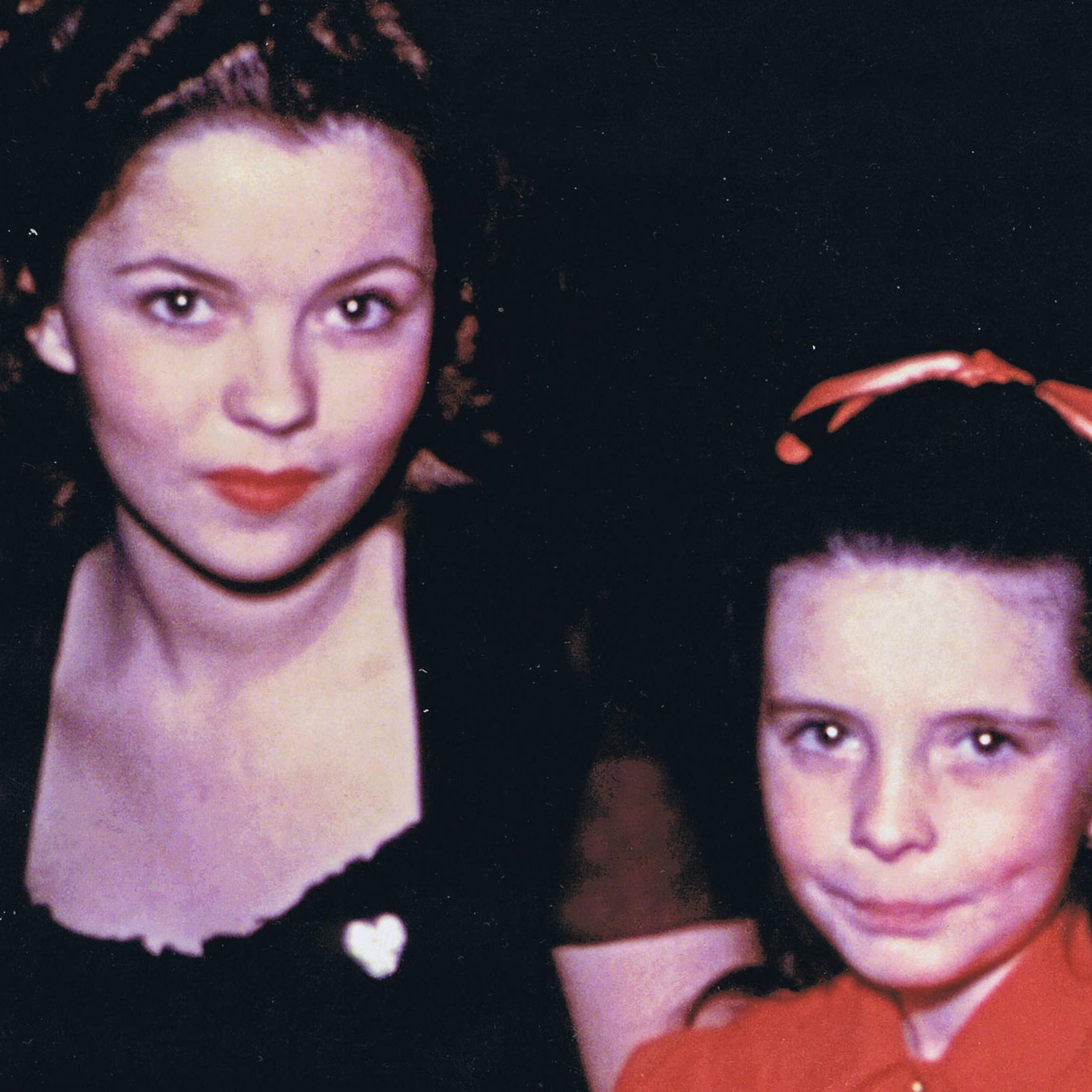 Temple (l.) and O'Brien (r.) at dinner on Valentine's in 1945.