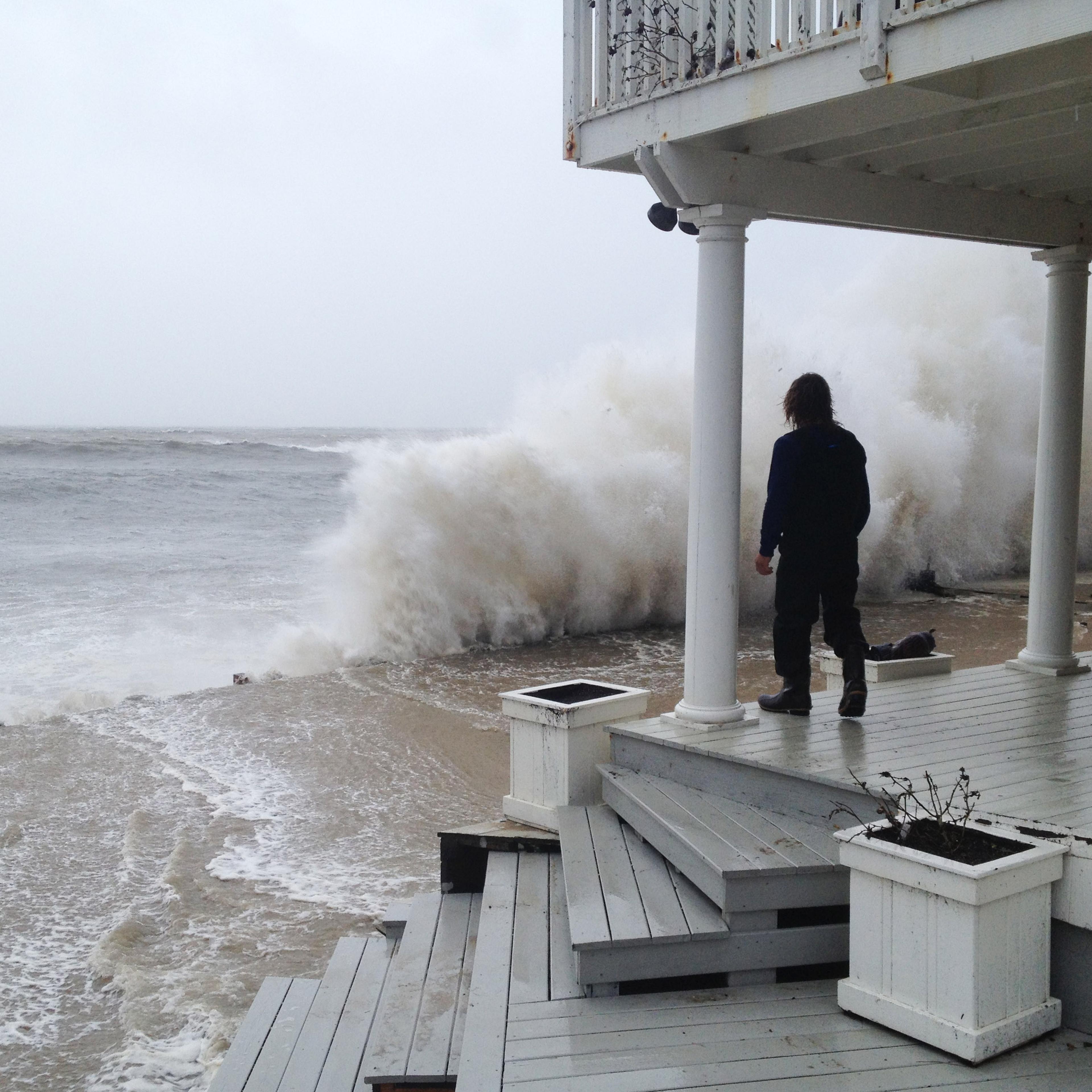 Hurricane Sandy Bears Down On U.S. Mid-Atlantic Coastline